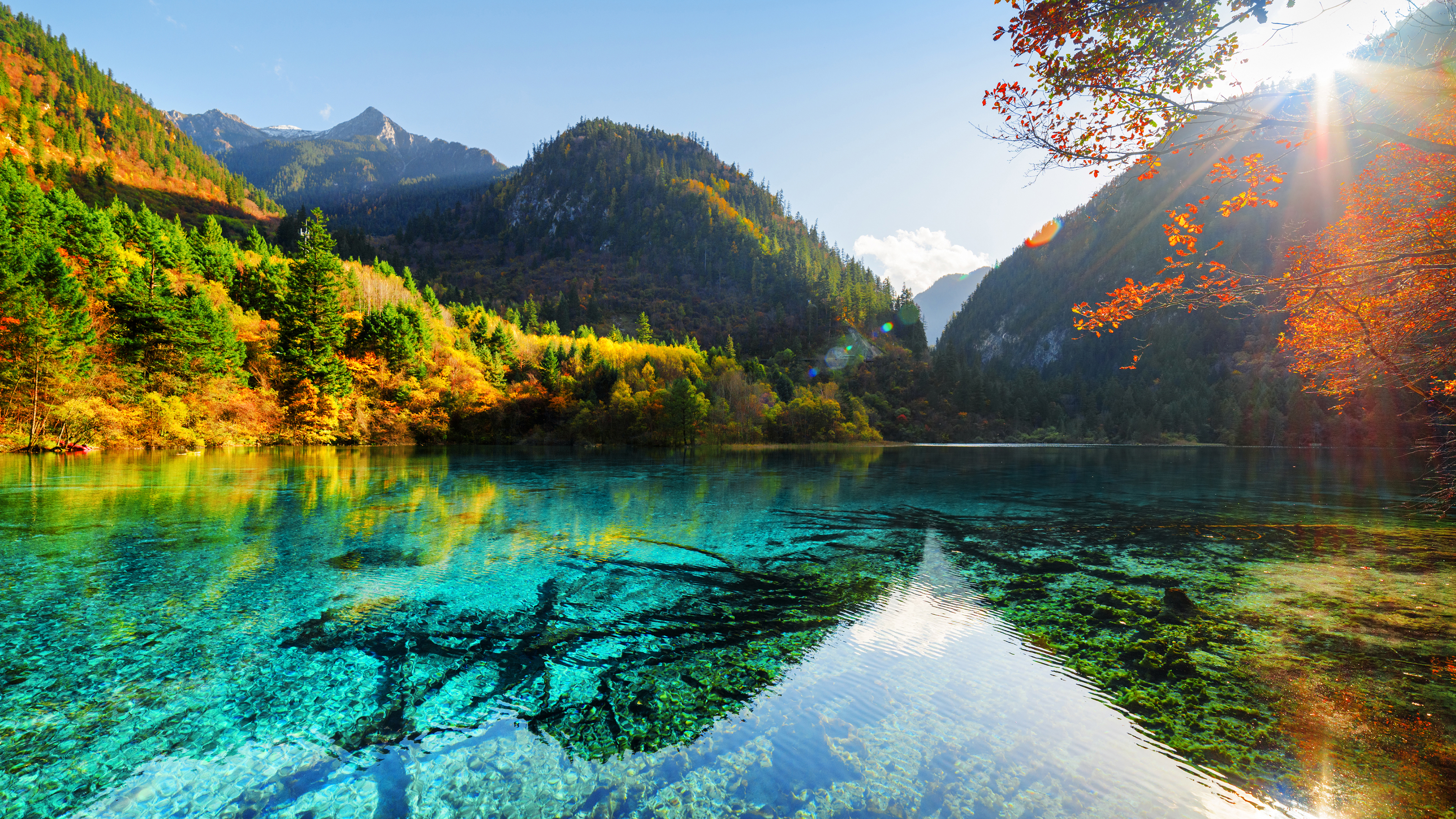 Sunny days in the mountains 4K Wallpaper