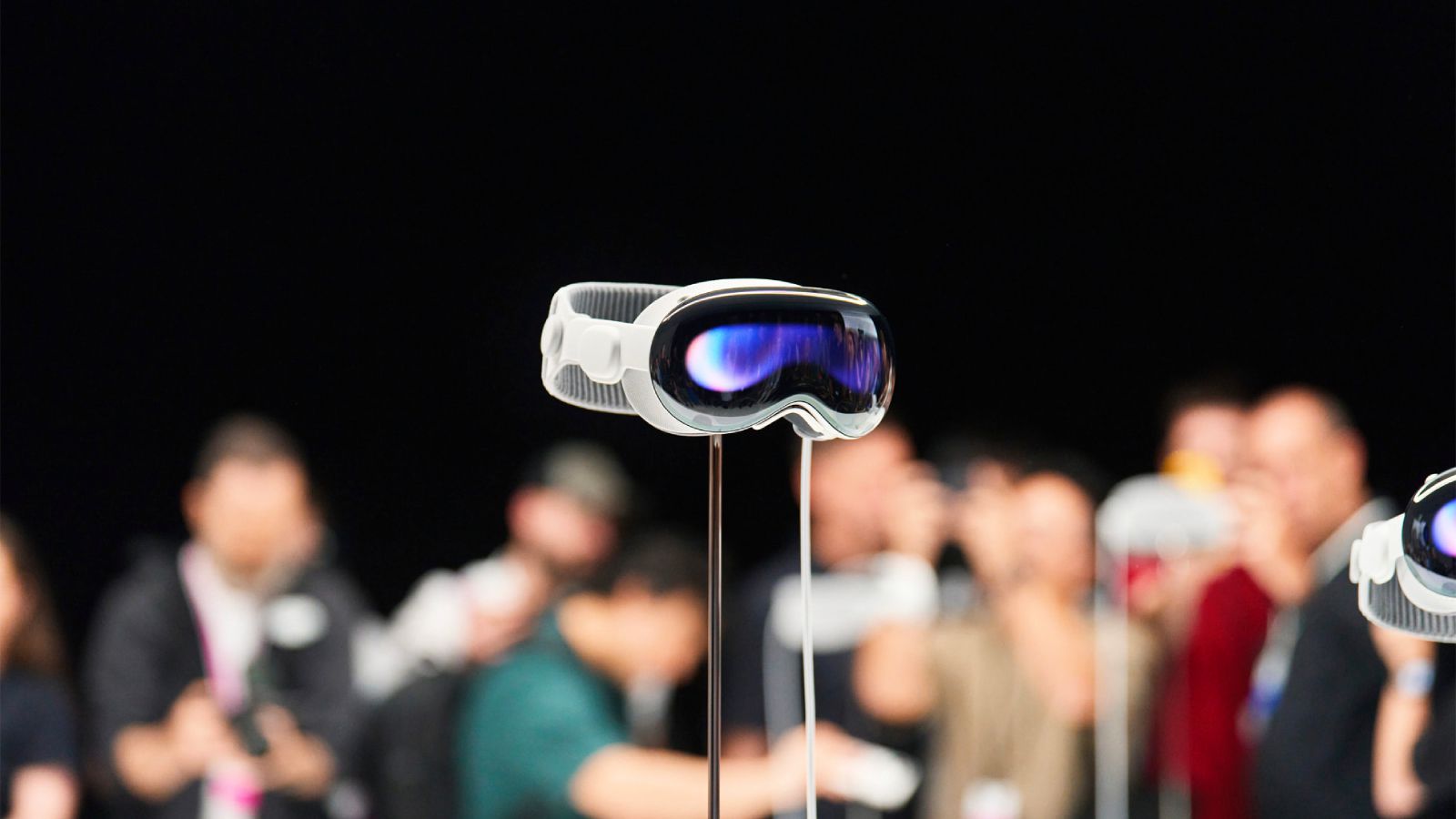 Apple Vision Pro Testers Share Impressions: 'By Far the Best Headset'