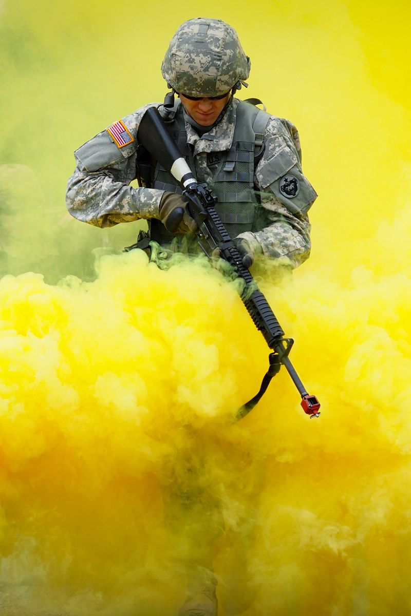 Download Wallpaper 800x1200 Military, Camouflage, Weapon, Rifle, Smoke, Yellow Iphone 4s 4 For Parallax HD Background