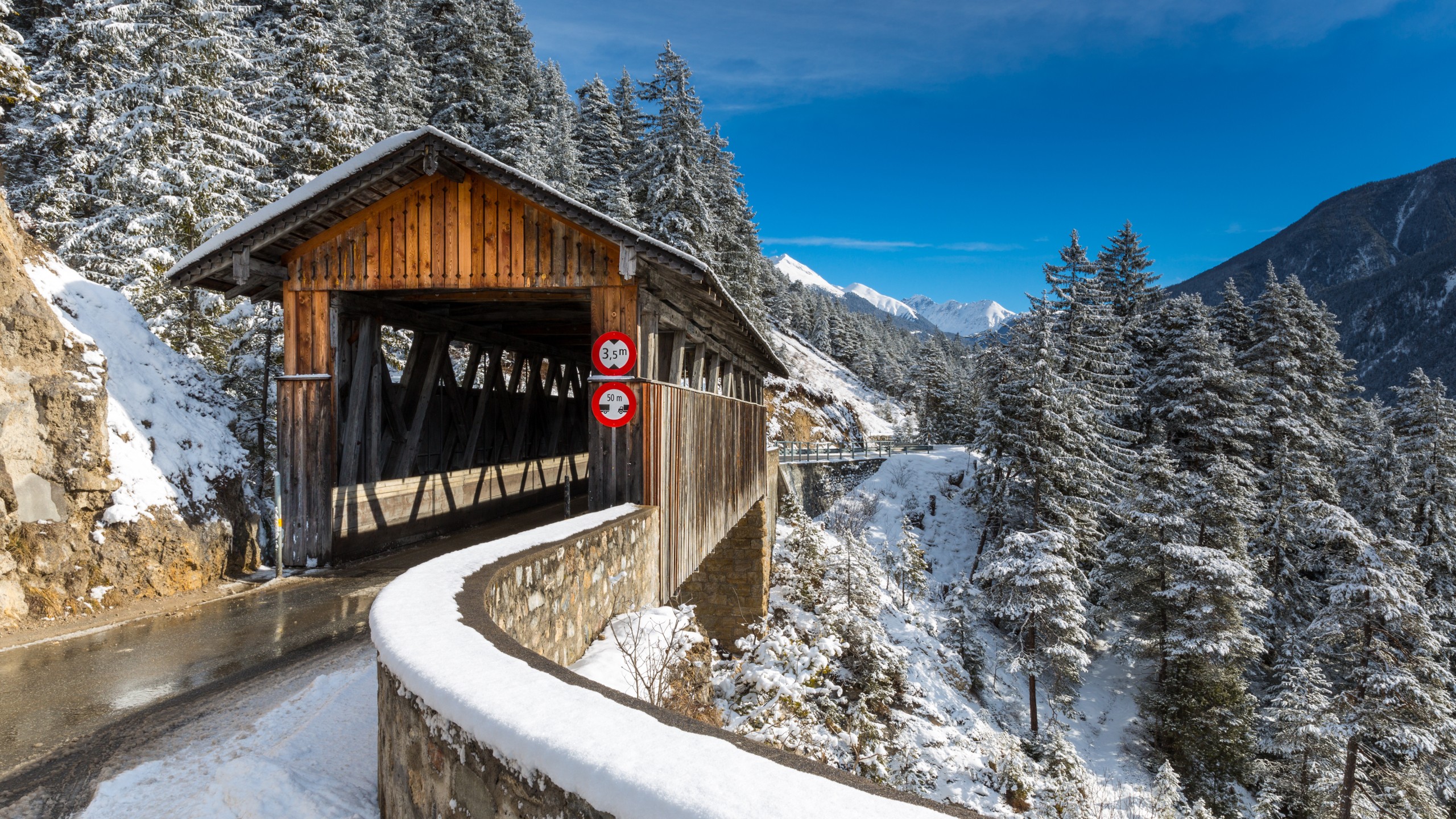 Wallpaper, snow, winter, Tourism, village, bridge, Switzerland, hut, Swiss Alps, season, adventure, mountainous landforms, geological phenomenon, mountain range, rolling stock 2560x1440