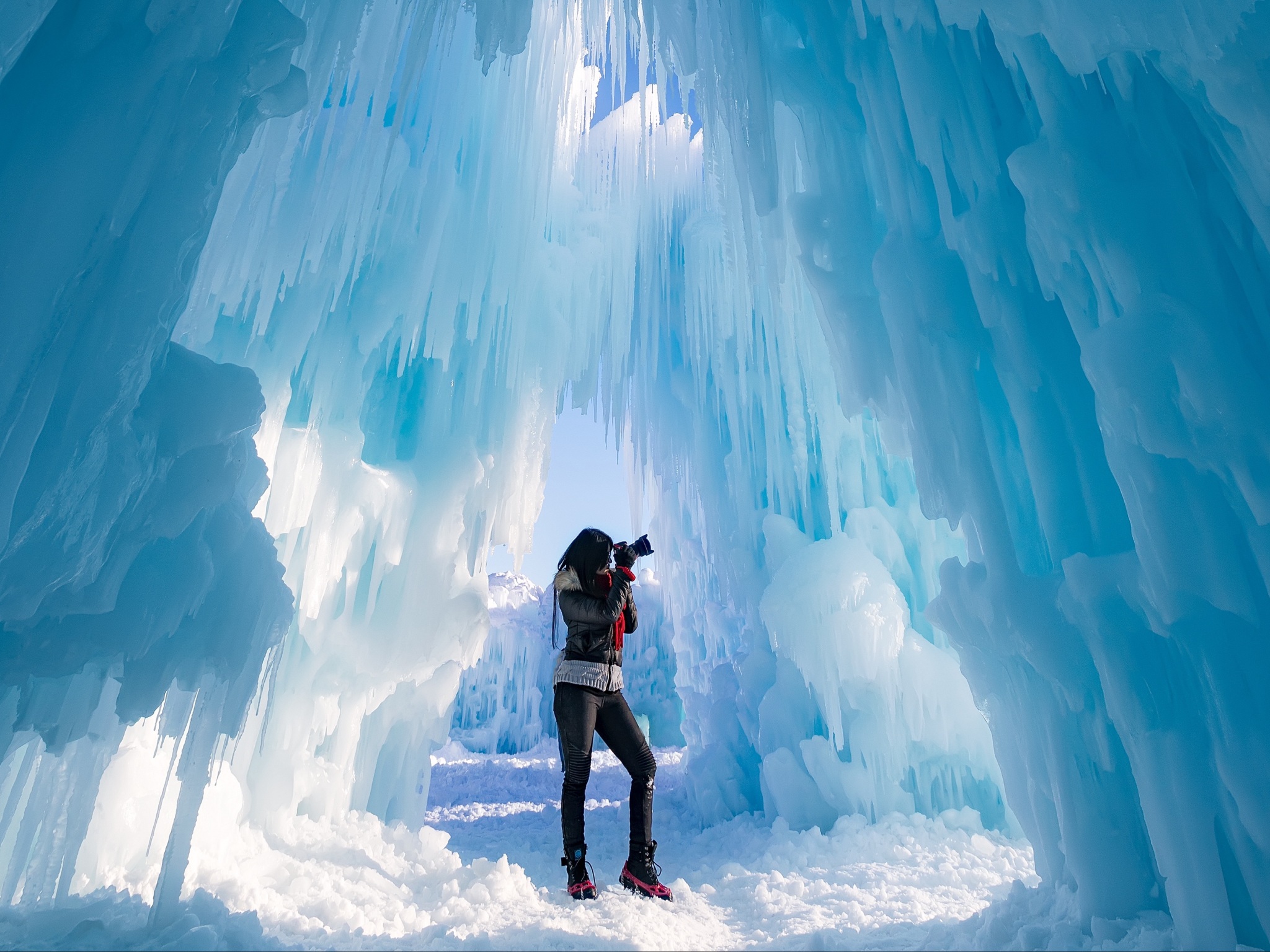 Wallpaper 4k ice castle, photographer, ice, glacier 4k Wallpaper