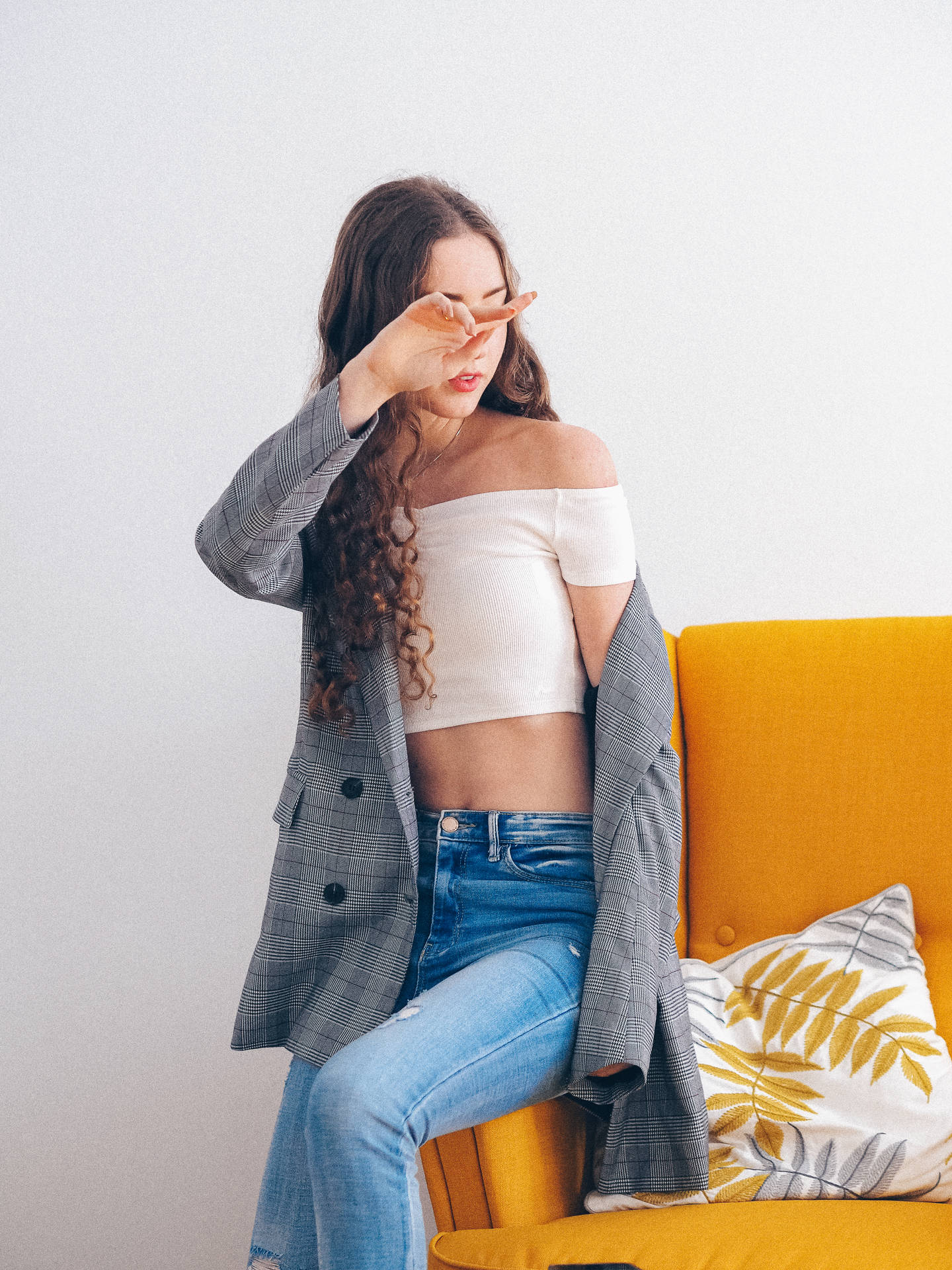 Download Trendy Women Summer Outfit Wallpaper