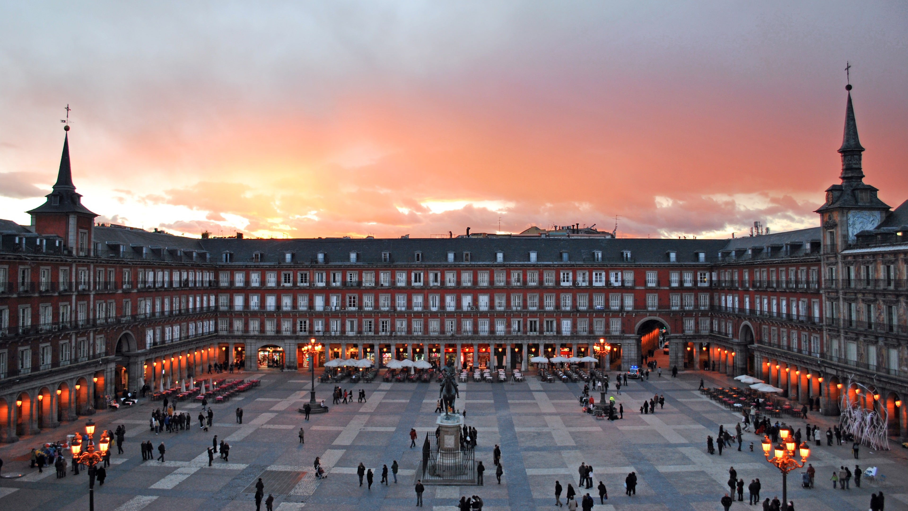Plaza Mayor Madrid Spain 4K wallpaper