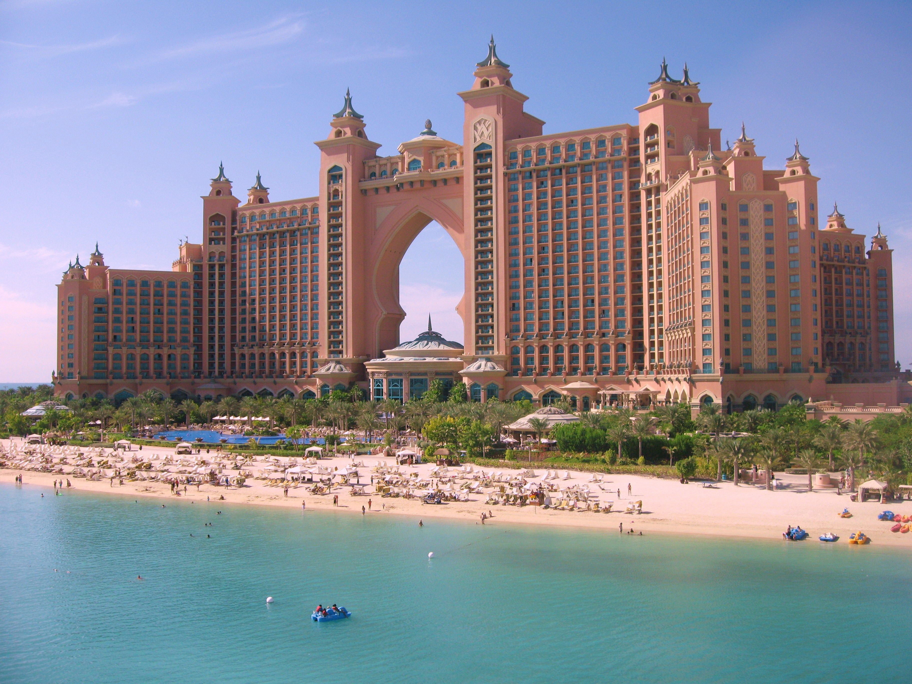 Atlantis is one of the places available for visitors to swim and play with dolphins. Dubai must see, Famous places, Dubai