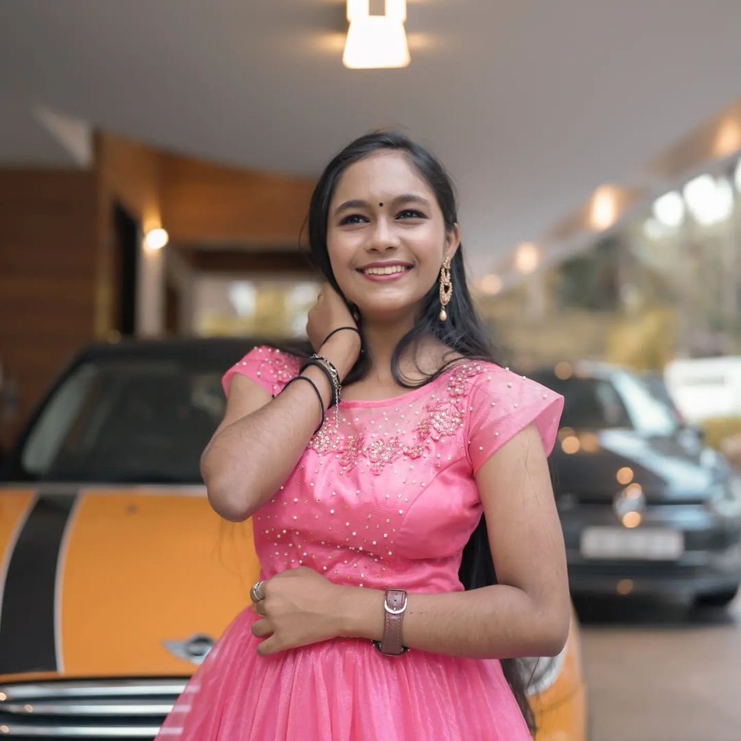 Uppum Mulakum Actress Shivani Menon New Cute And Simple Stills Viral On Instagram. ക്യൂട്ട് സുന്ദരിയായി ശിവാനി; എന്തൊരു ഭംഗിയാണെന്ന് ആരാധകര്‍, പുത്തൻ ചിത്രങ്ങൾ കാണാം