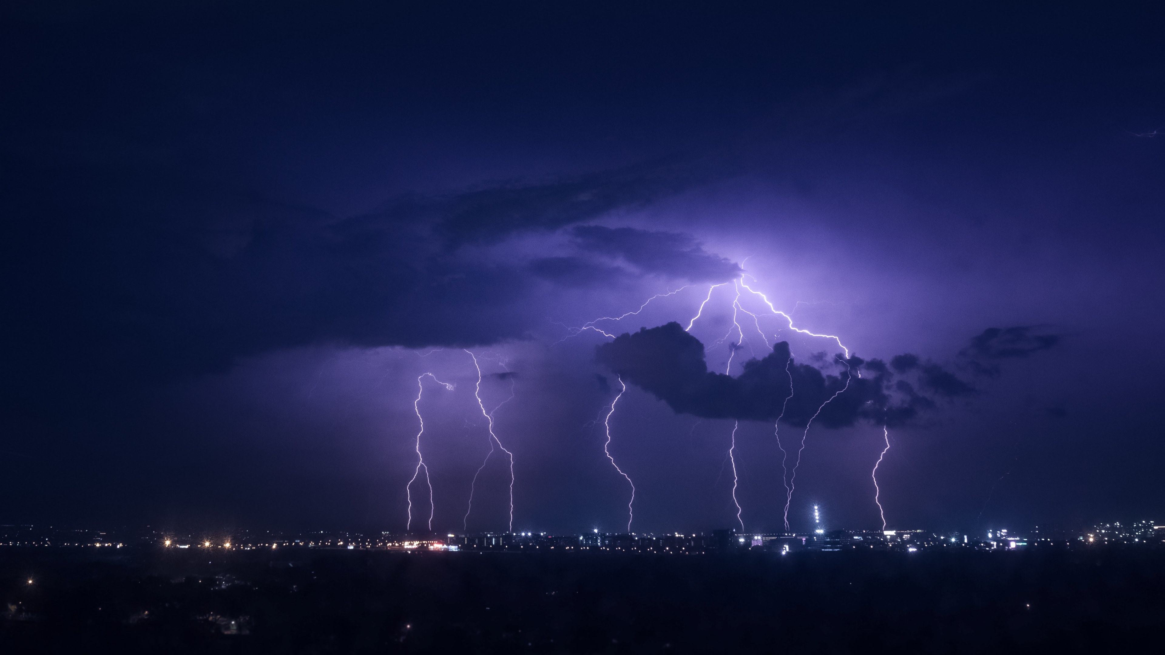 Wallpaper / lightning lightning at night storm and sky HD 4k wallpaper free download
