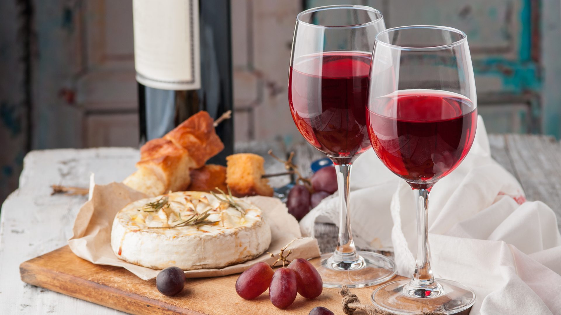 ELYSIAN Magazine. Summer Wines for Appetizers & Cheeses