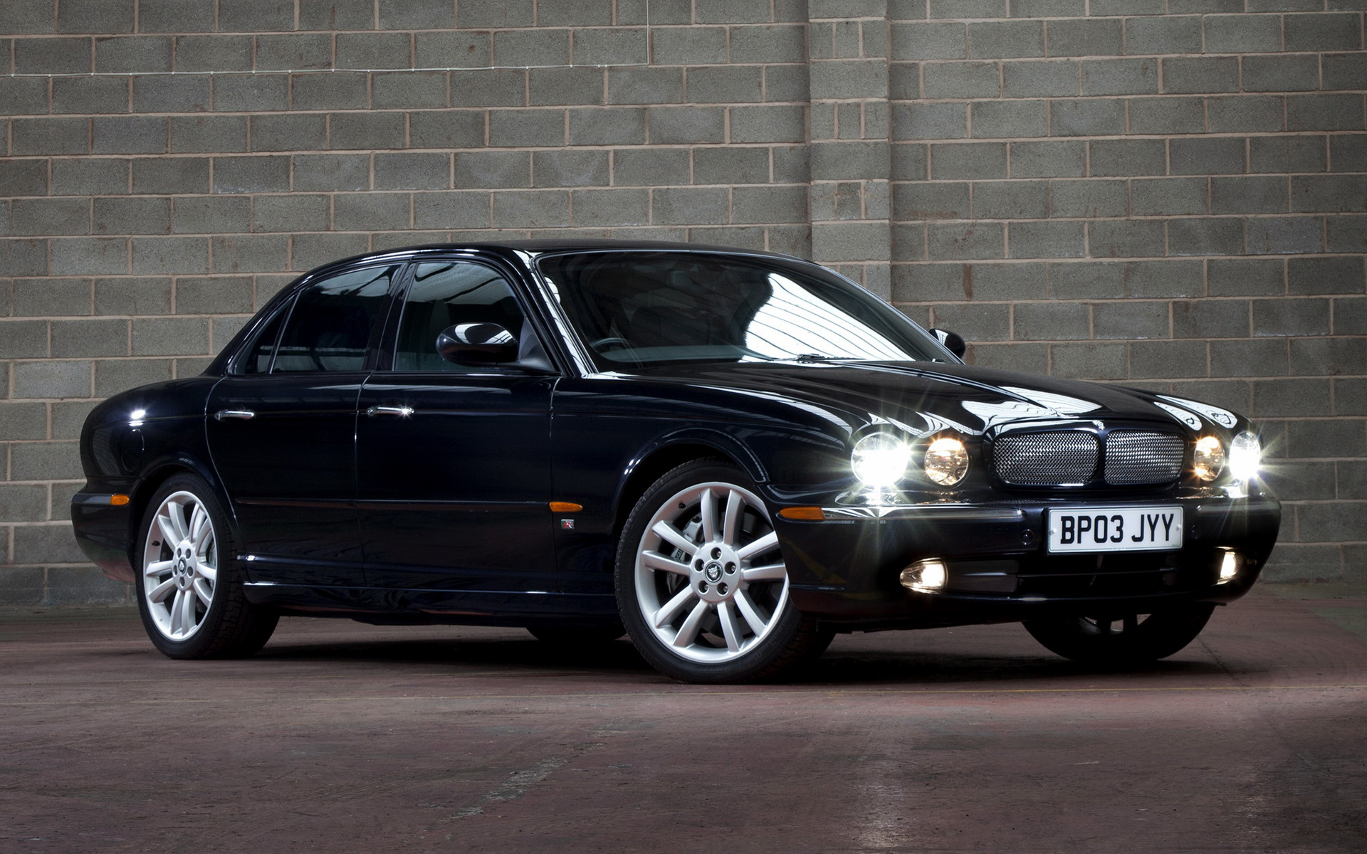 Jaguar XJR (UK) and HD Image