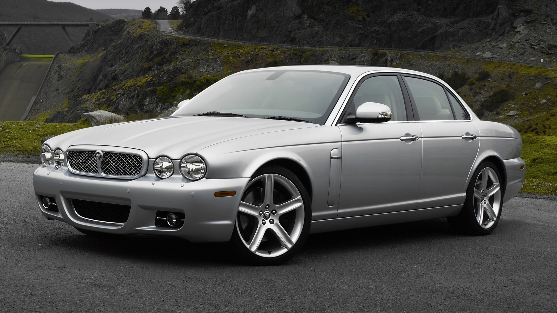 Jaguar XJ and HD Image