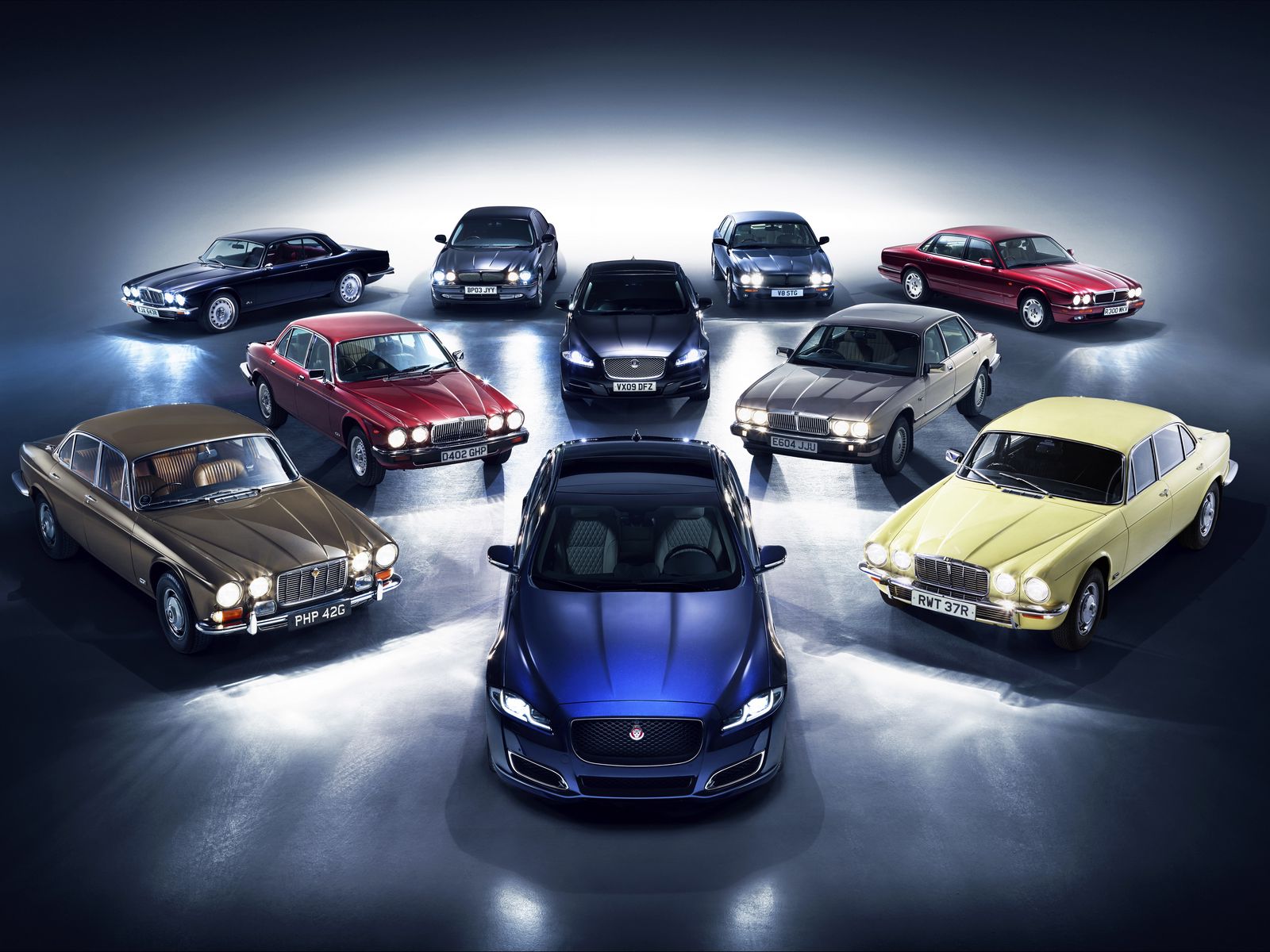 Download wallpaper 1600x1200 jaguar xj, jaguar, cars, generation, retro standard 4:3 HD background
