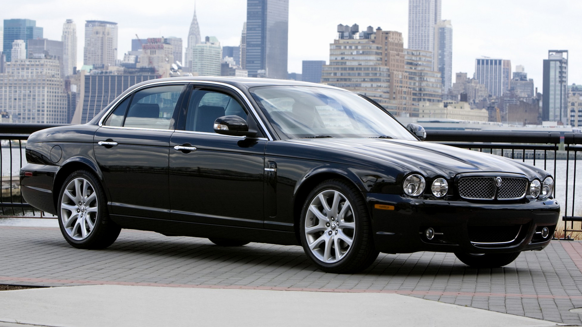 Jaguar XJ (US) and HD Image
