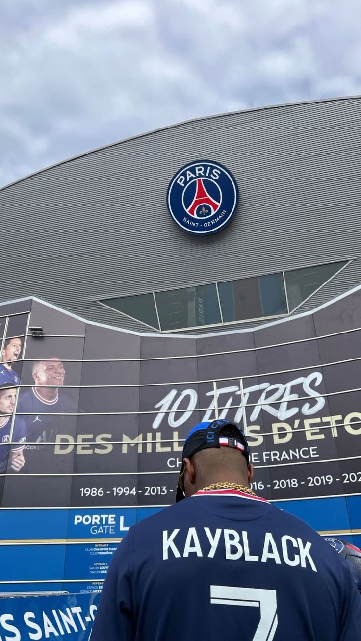 Mc Caverinha e Kayblack estão em Paris a convite da Lacoste. Cantores de rap nacional, Rappers brasileiros, Cantores