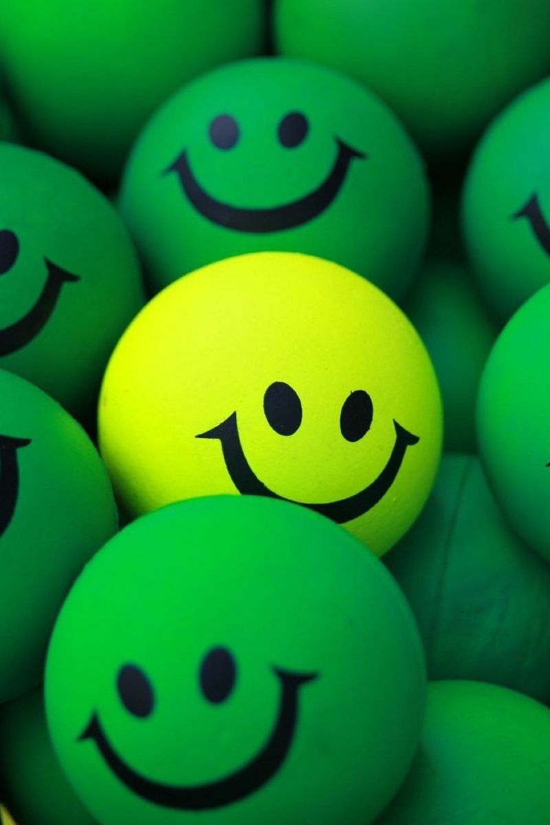 Download Wallpaper 800x1200 Balls, Smile, Green, Yellow Iphone 4s 4 For Parallax HD Background