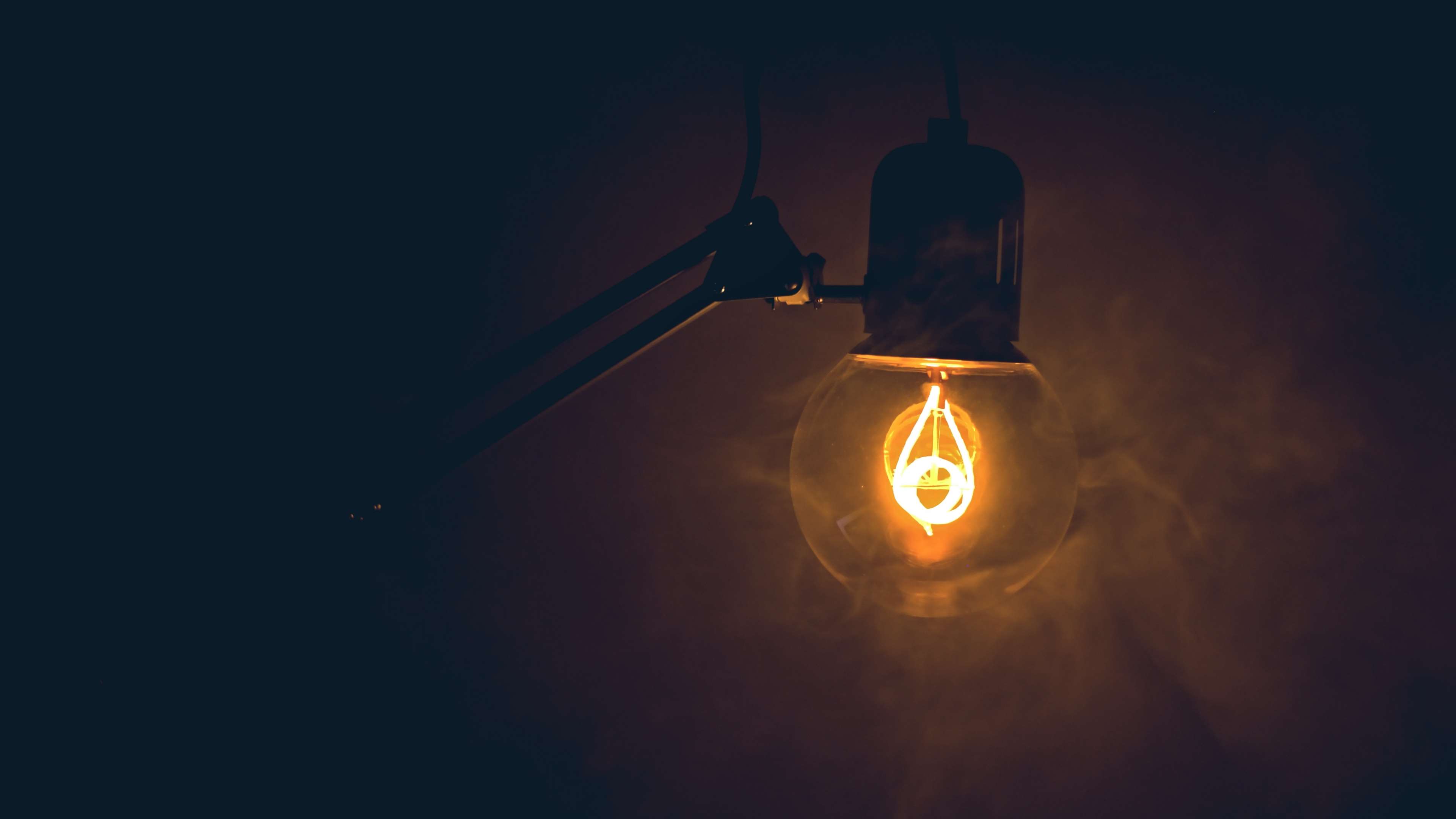 3840x2160 dark, edit, lamp, light, orange, photohop, smoke, zoner 4k JPG 156 kB Gallery HD Wallpaper