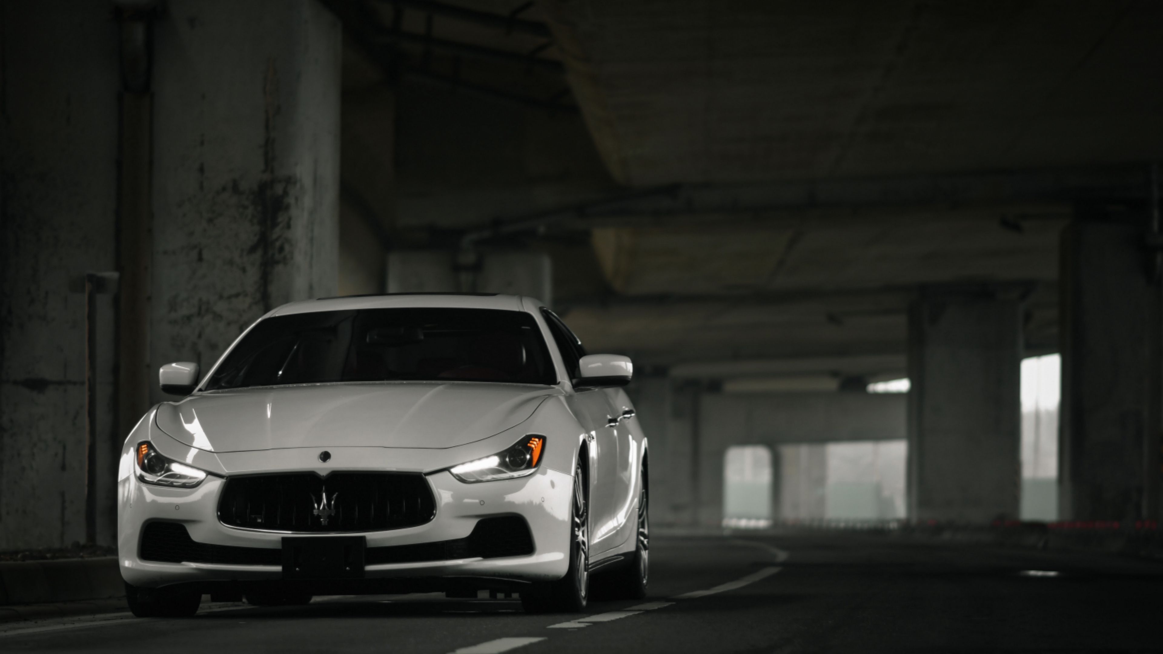 Wallpaper / maserati ghibli, maserati, white, front view, movement, 4k free download