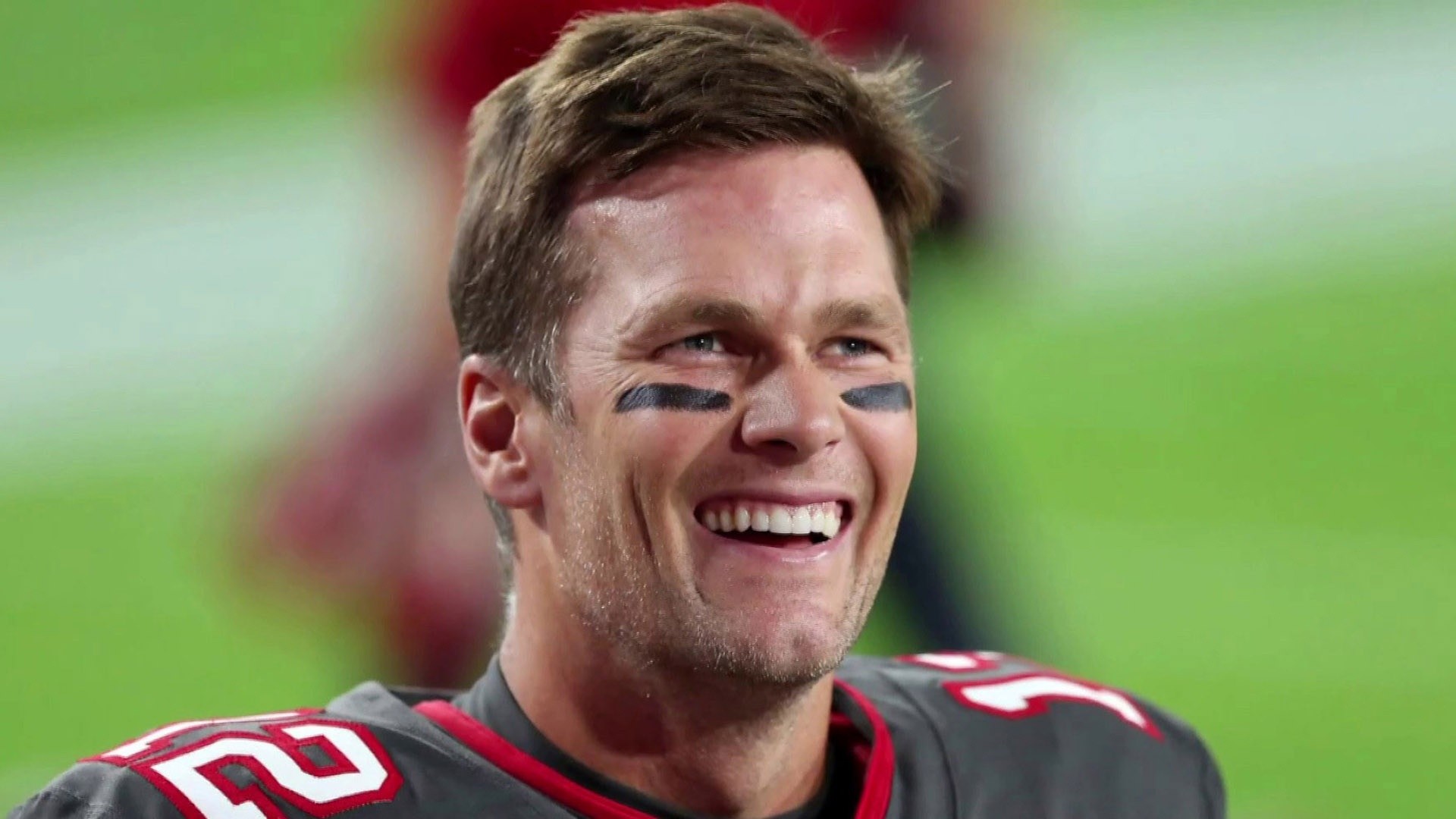 Tom Brady shares pics from a beach day with 3 kids and former NFL teammates