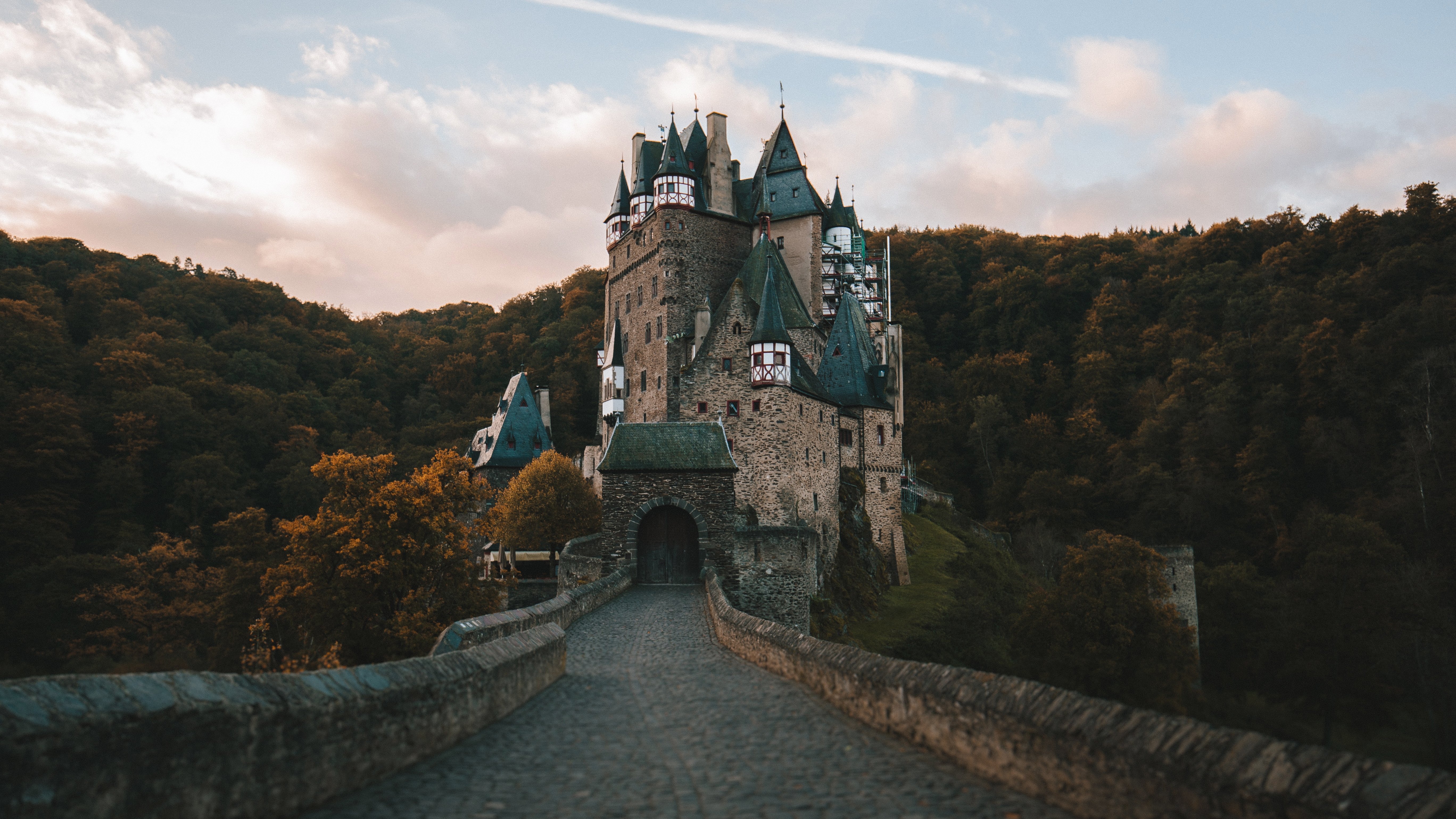 Eltz Castle Germany 4K wallpaper