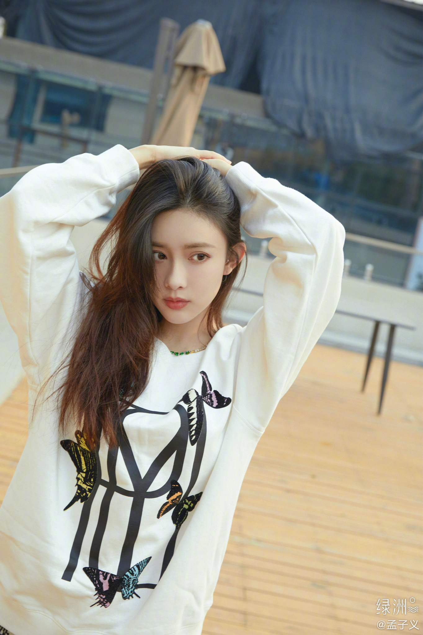 China Entertainment News: Meng Ziyi poses for photo shoot