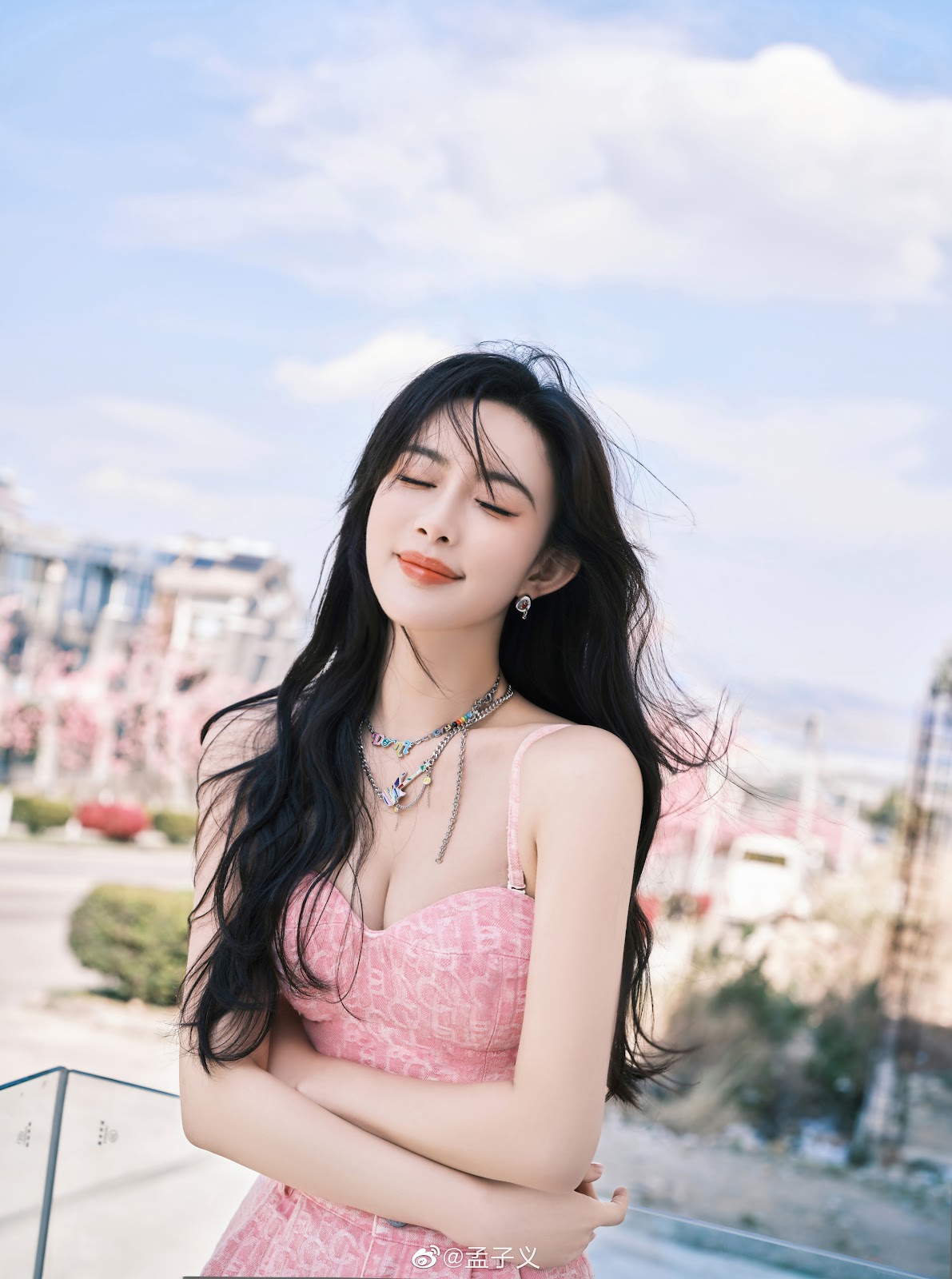 China Entertainment News: Meng Ziyi poses for photo shoot