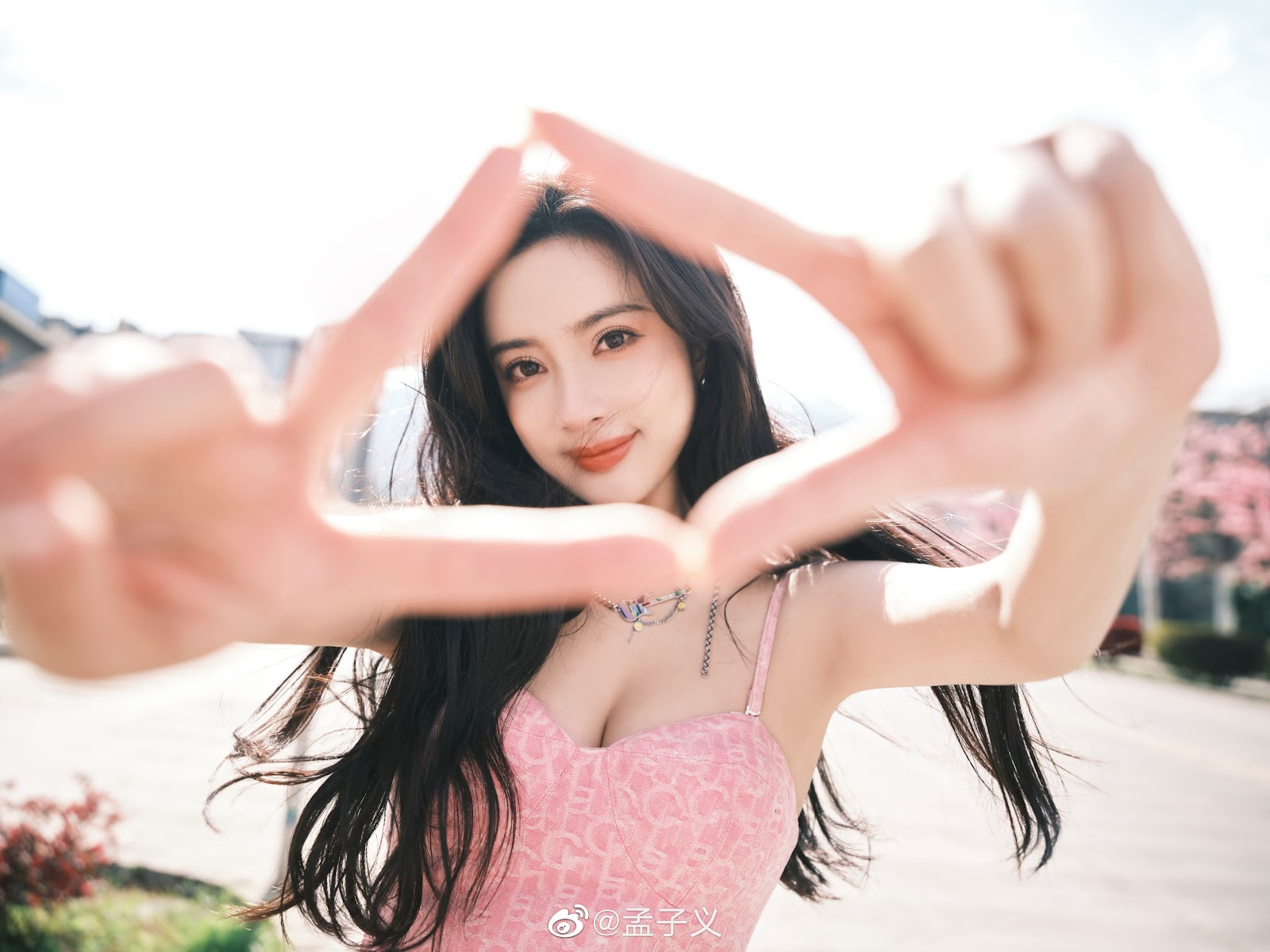 China Entertainment News: Meng Ziyi poses for photo shoot