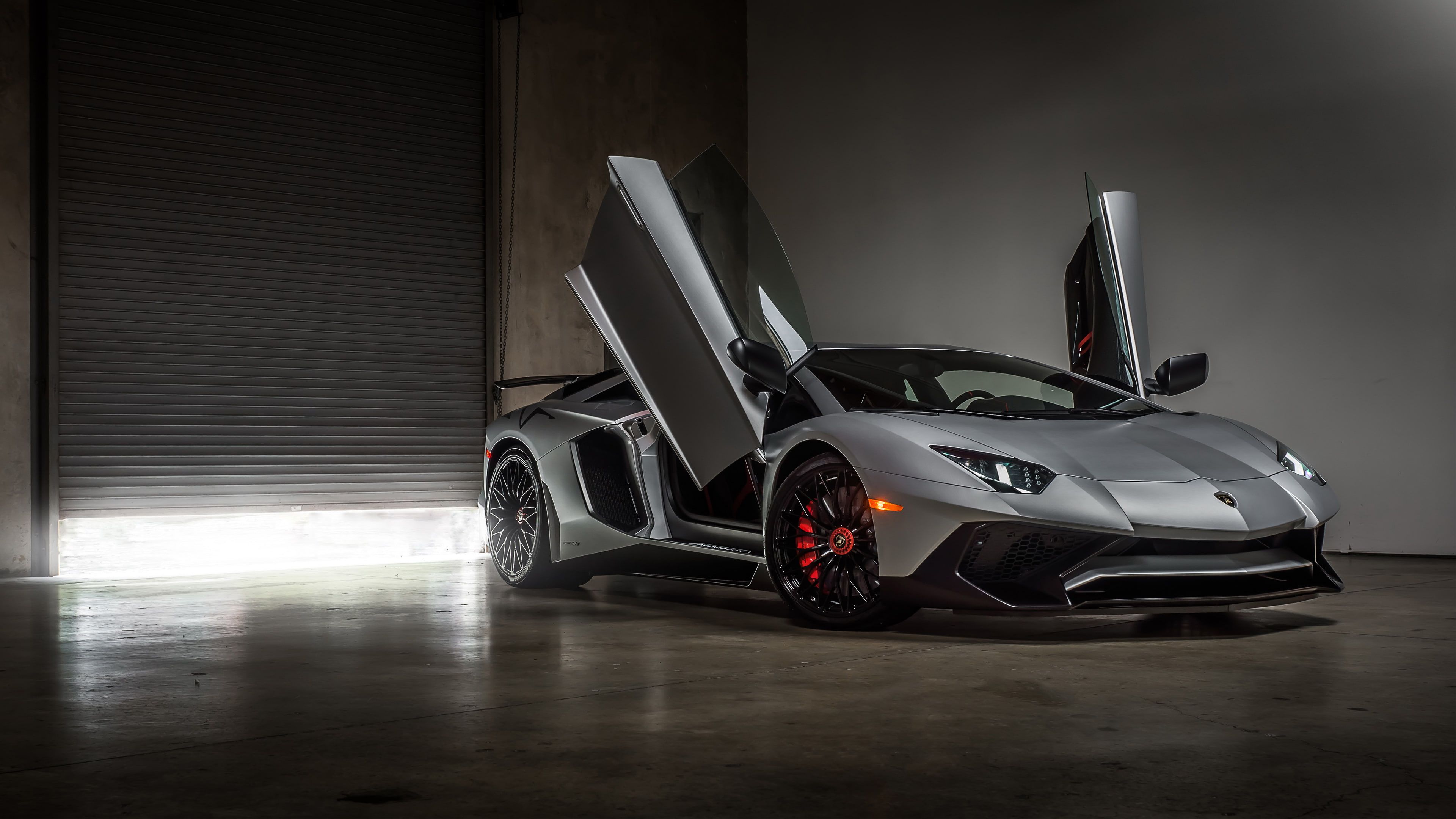 4K Lamborghini Aventador SuperVeloce