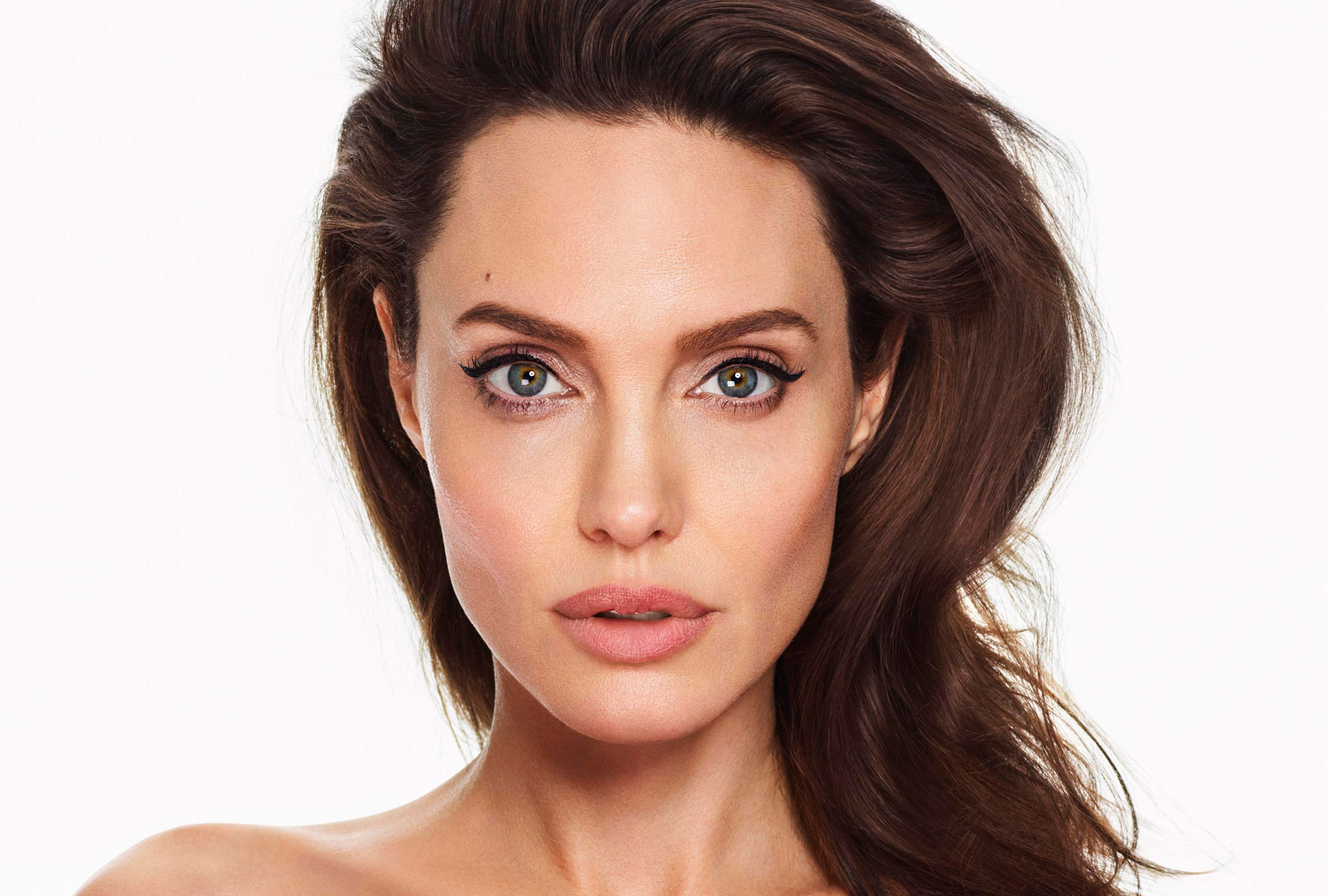 Angelina Jolie 4k Ultra HD Wallpaper
