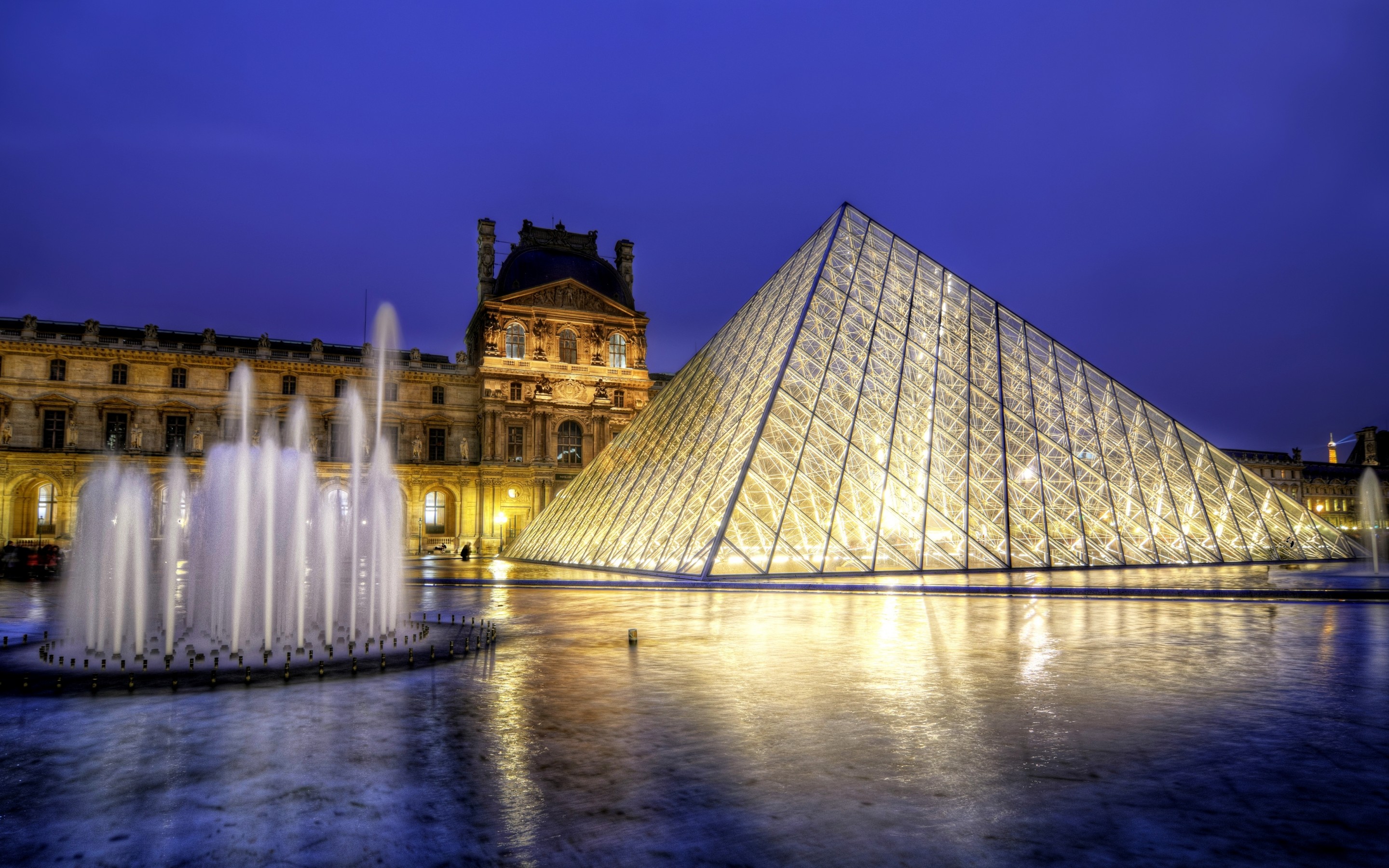 Download The Louvre wallpaper