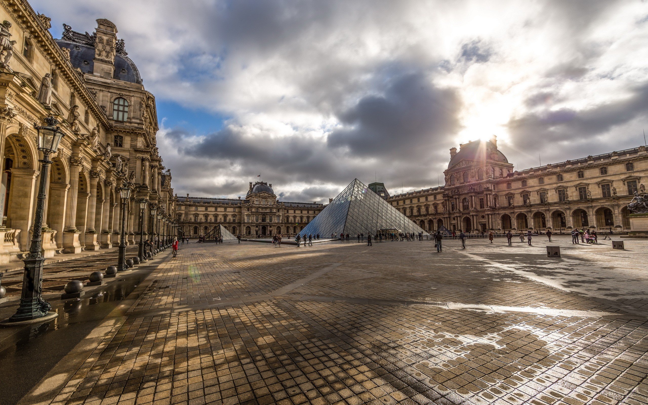 Louvre, Paris HD Wallpaper / Desktop