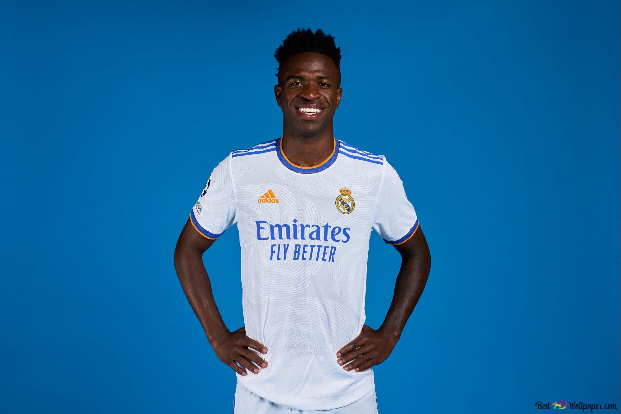 Vinicius Junior poses with her hands