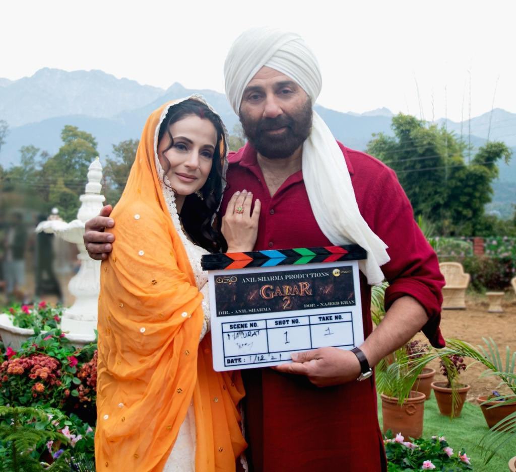 Gadar 2 Controversy: Sunny Deol-Ameesha Patels Romantic Scene in Gurudwara  - Vistara News Gadar 2 Controversy: Sunny Deol-Ameesha Patels Romantic  Scene in Gurudwara