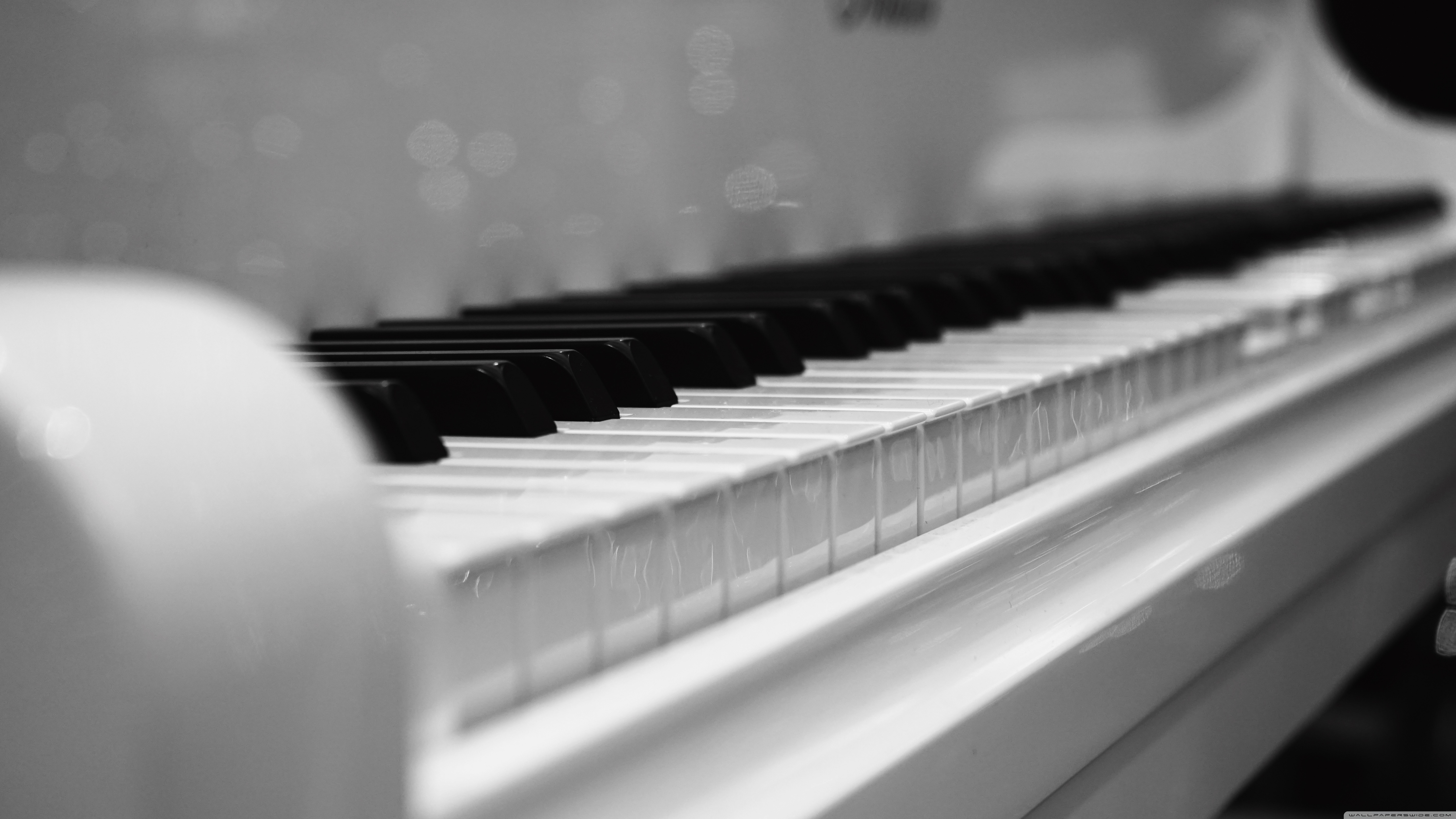 Piano Ultra HD Desktop Background