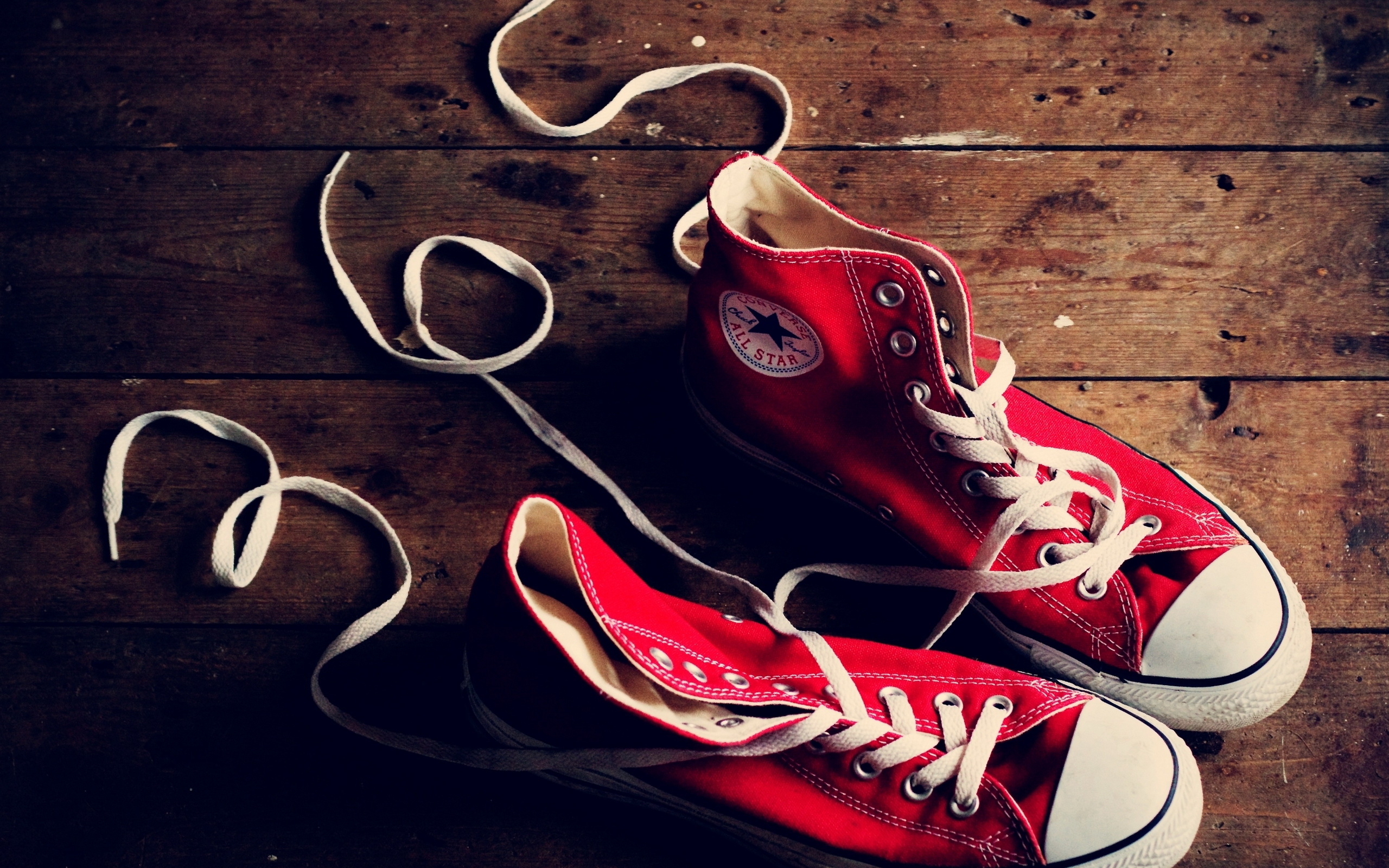 Red sneakers Desktop wallpaper 1400x1050