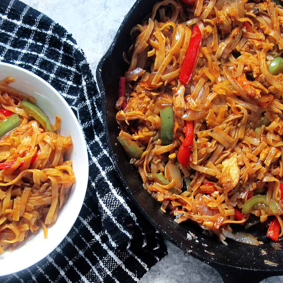 Spicy Chicken Noodle Stir Fry's Eats