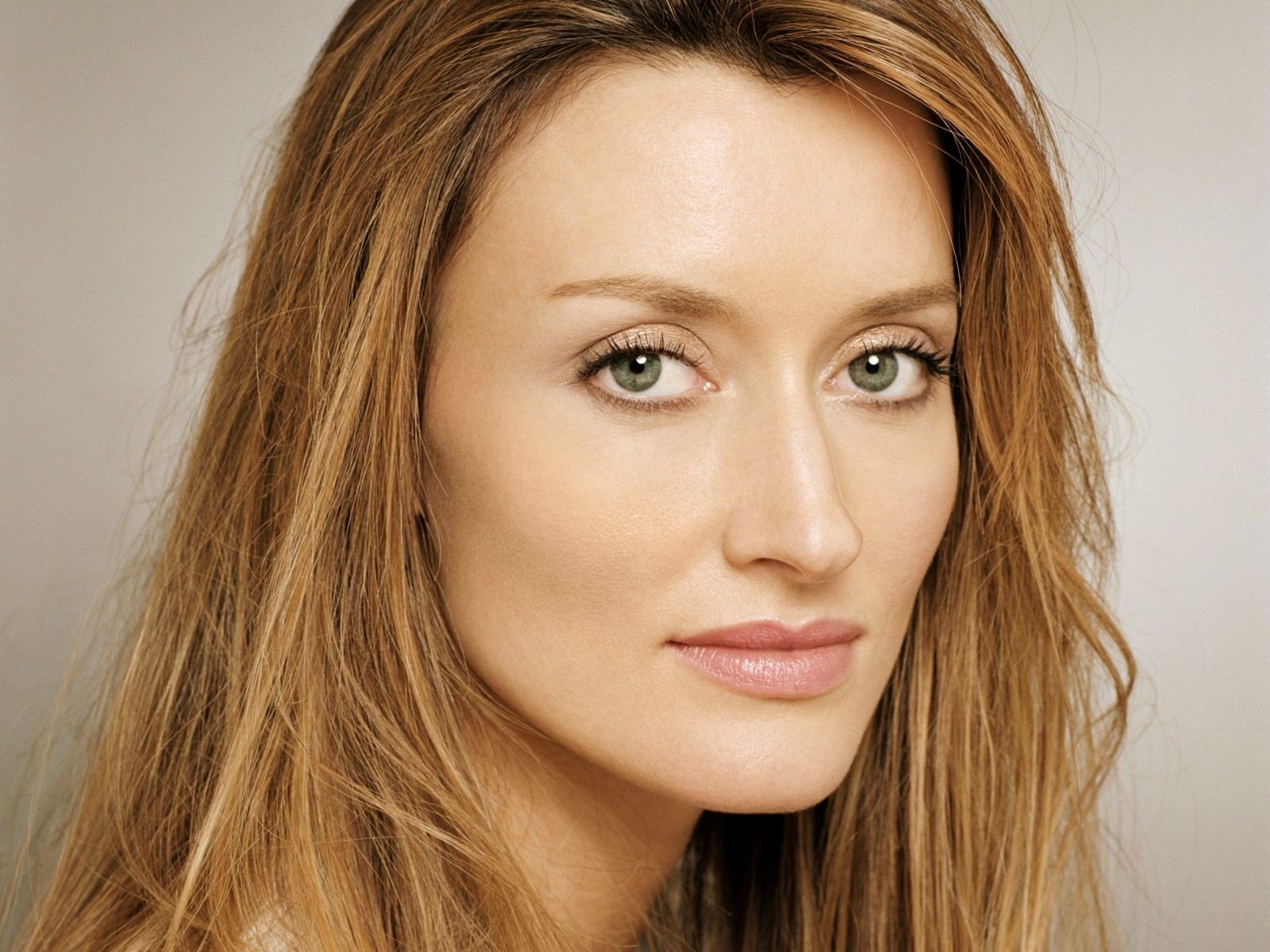 Natascha Mcelhone wallpaperx1200