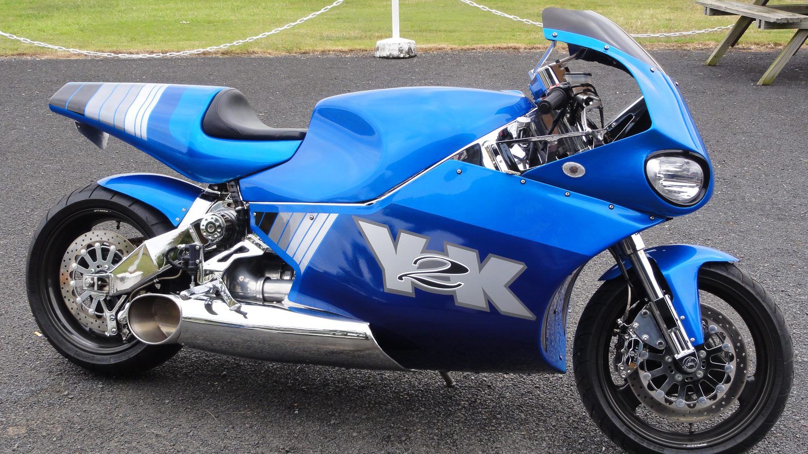 MTT Y2K gas turbine superbike. Gas