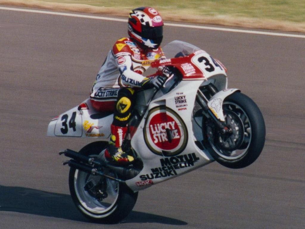Kevin Schwantz on his Suzuki RGV 500