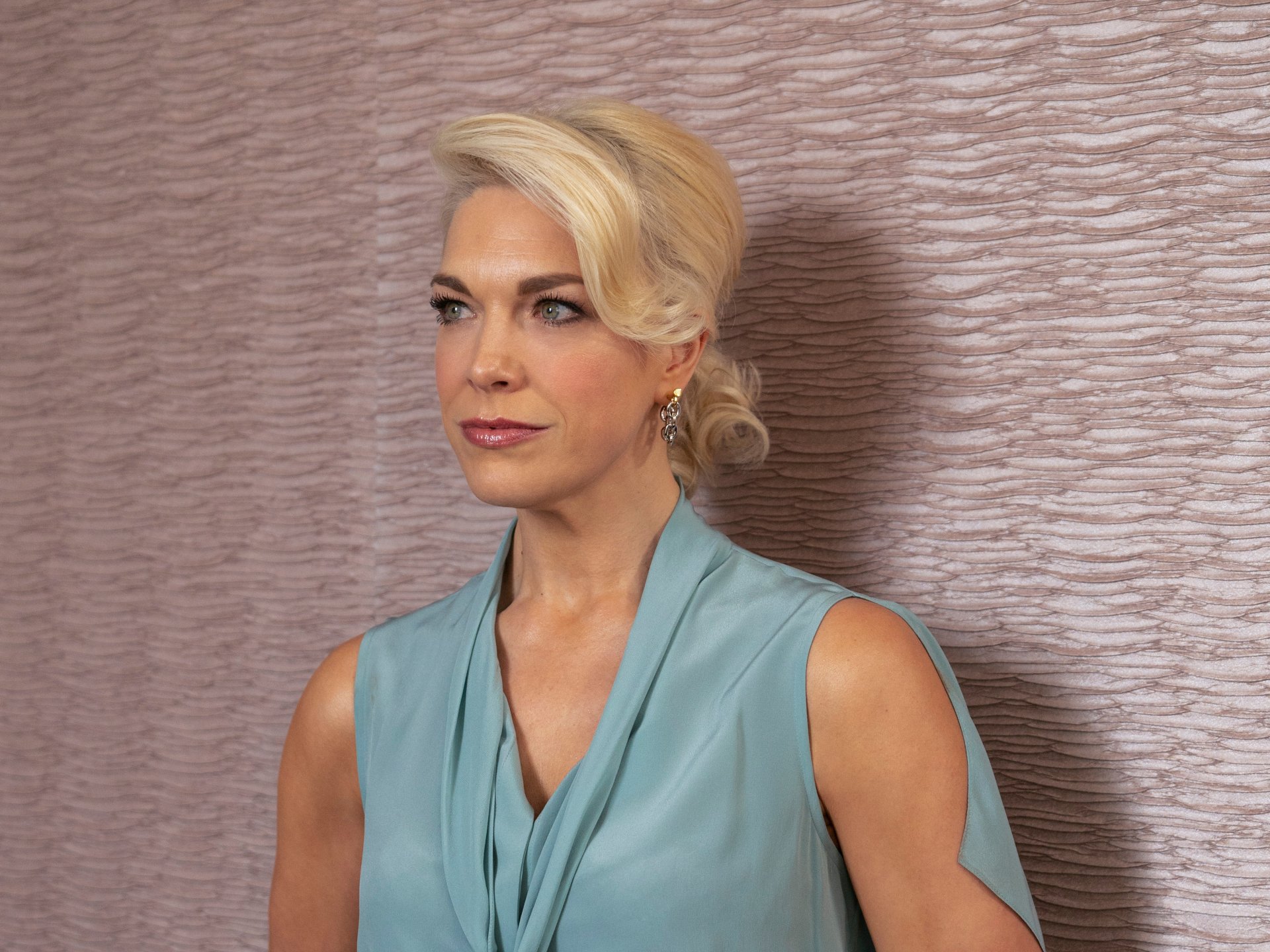 Hannah Waddingham HD Wallpaper