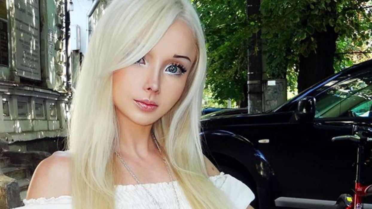 Valeria Lukyanova model barbie blonde