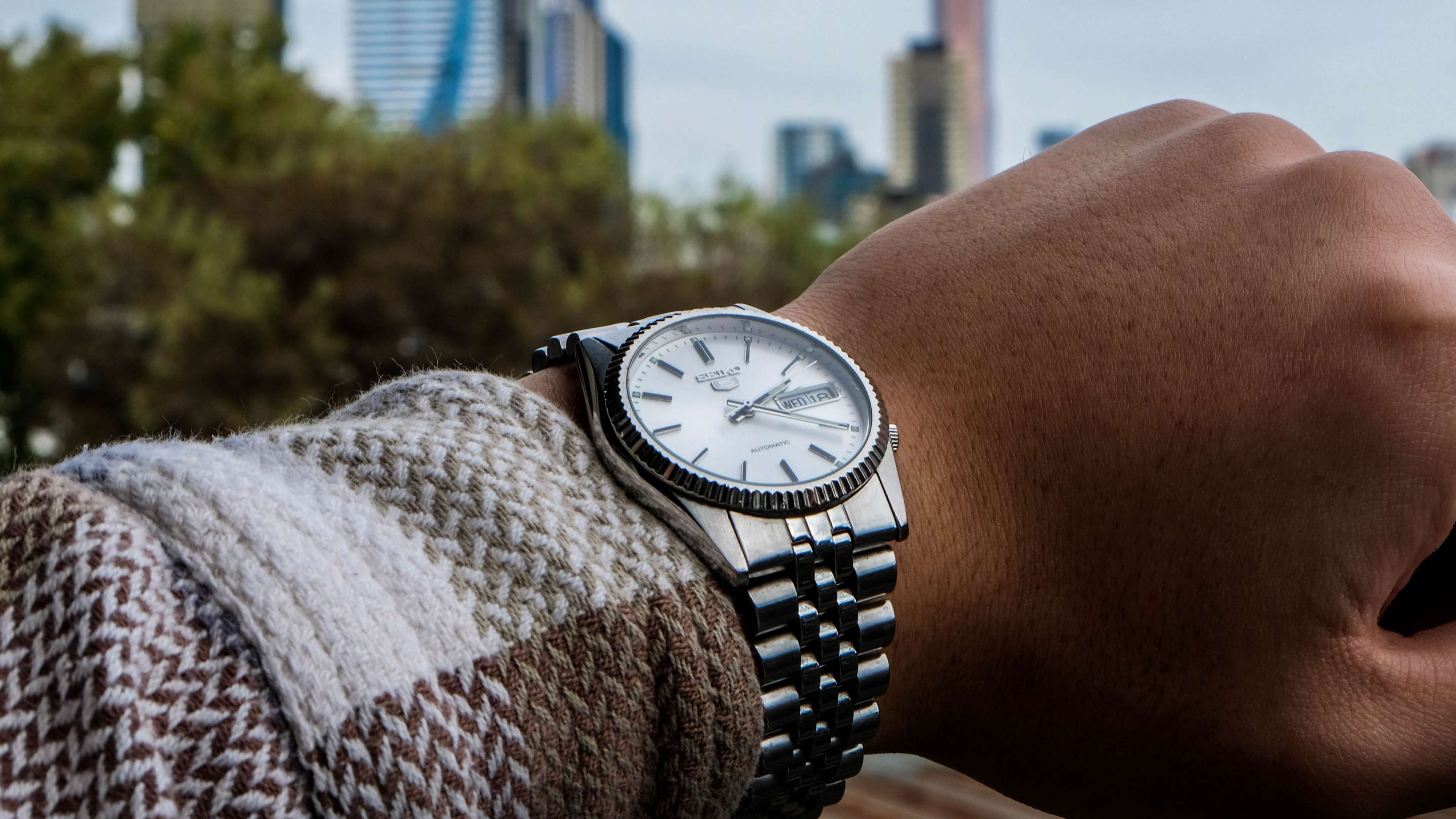 3840x2160 city, hand, seiko, silver, sleve, watch, watches, wrist, wrist watch 4k JPG 494 kB Gallery HD Wallpaper