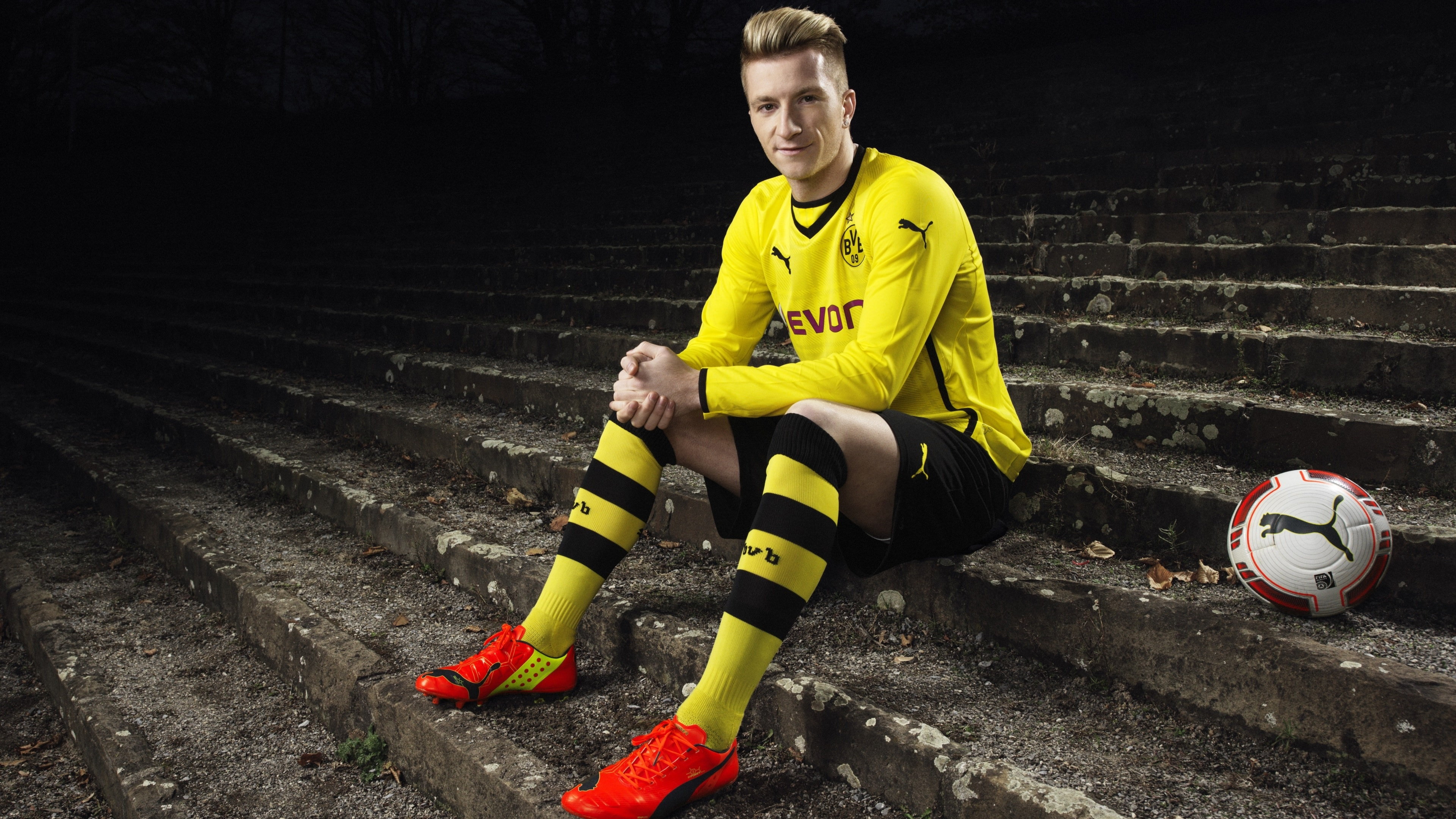 Soccer Player 4K Ultra HD Wallpaper, HD Soccer Player 3840x2160 Background, Free Image Download