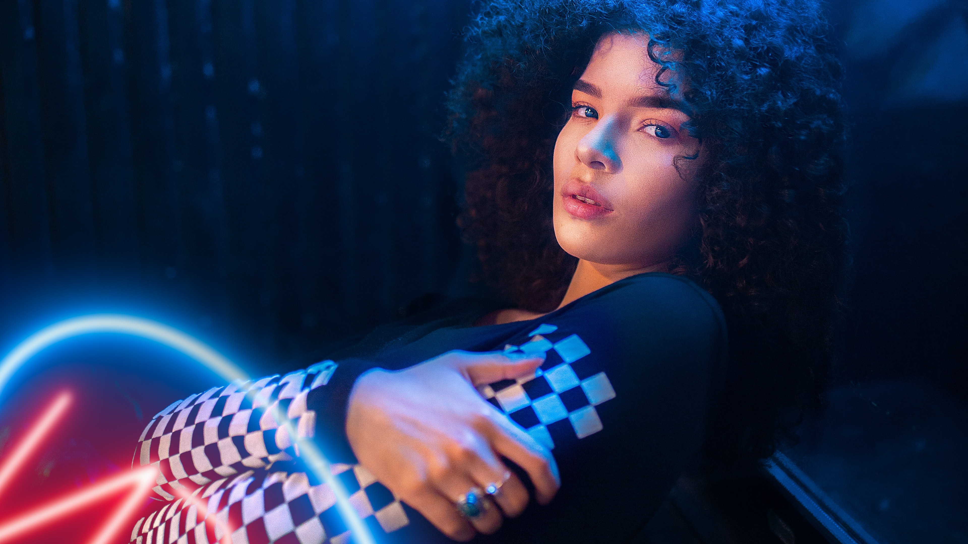 Wallpaper Curls hair girl, neon 3840x2160 UHD 4K Picture, Image