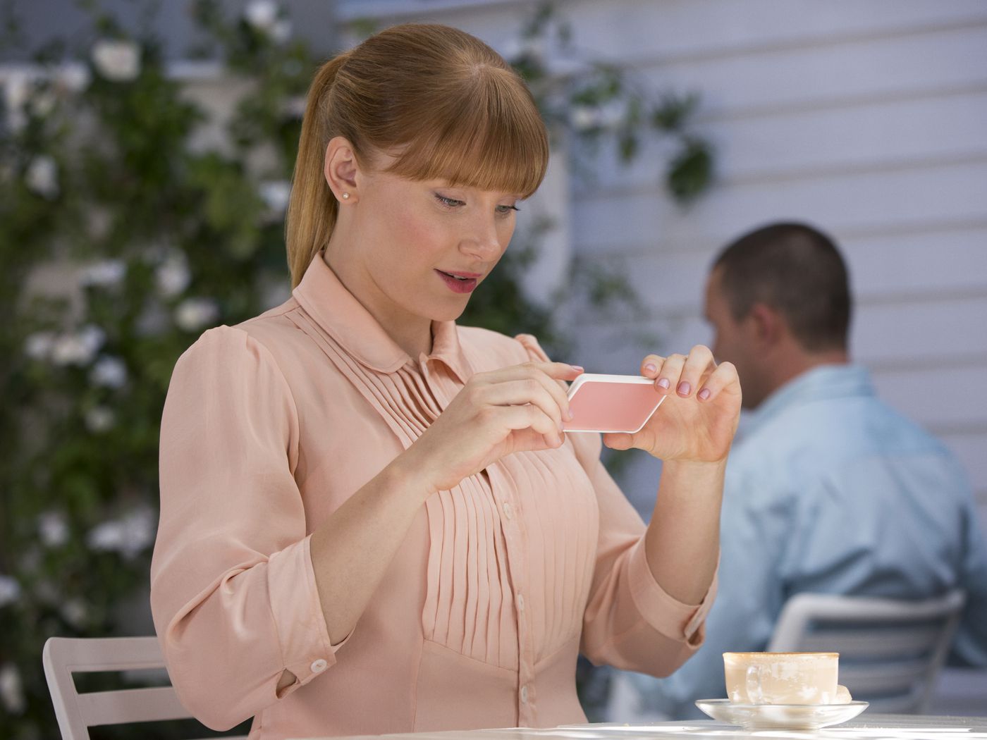 Black Mirror season 3, episode 1: “Nosedive” is a social media nightmare dressed like a pastel daydream