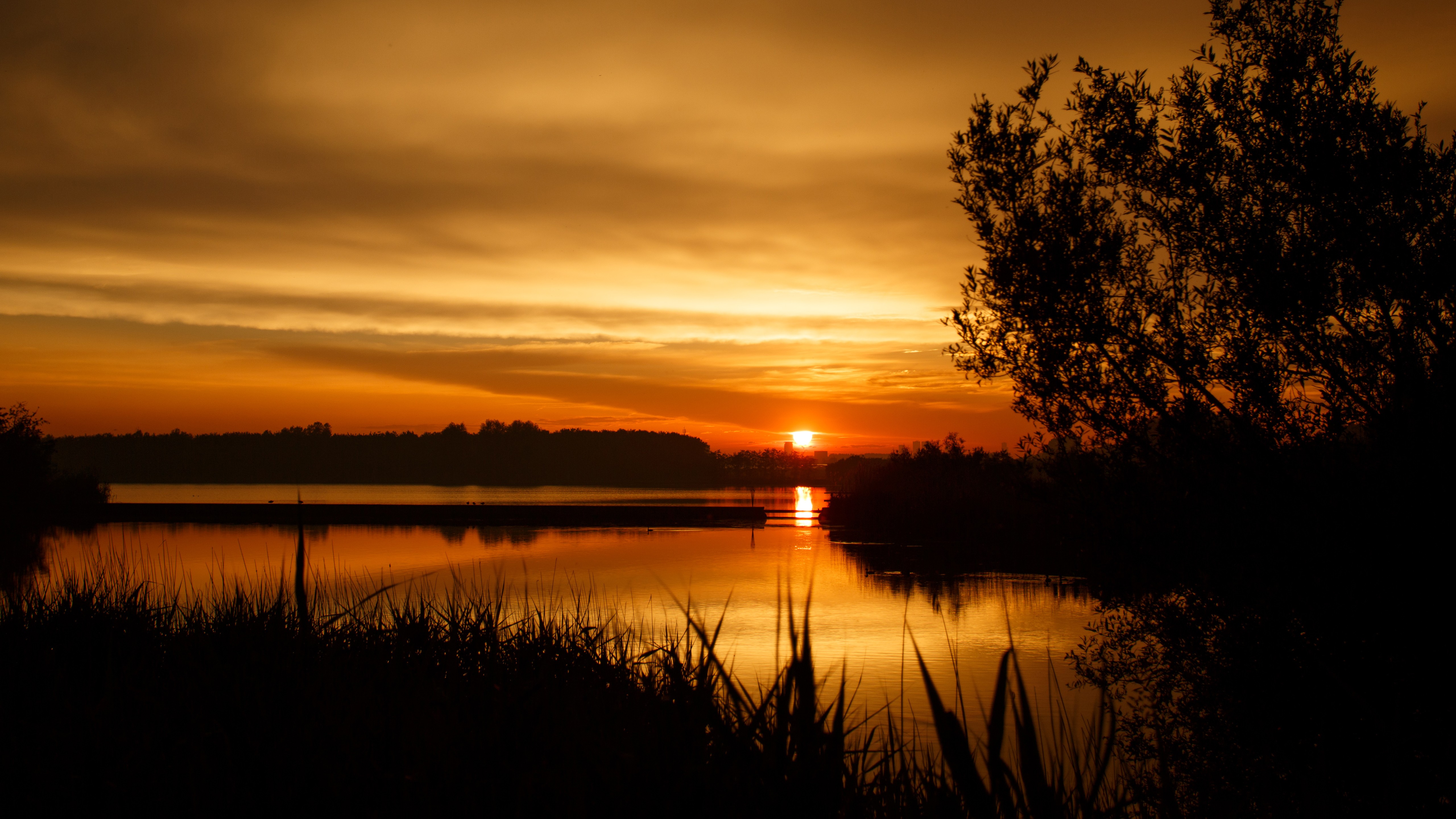Sunset bright autumn sun over the river Desktop wallpaper 1920x1200