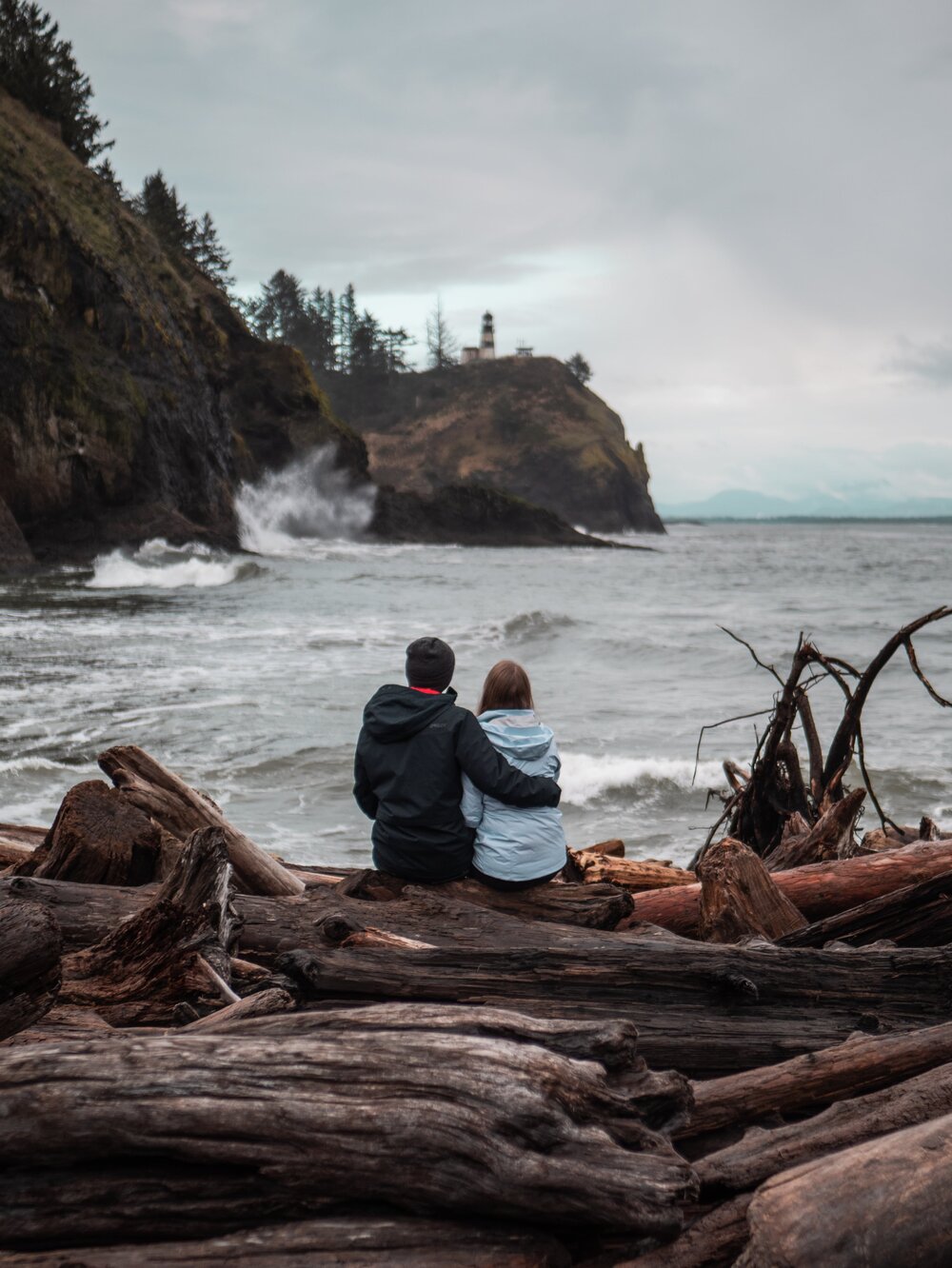 How We Take Our Travel Couple Photo