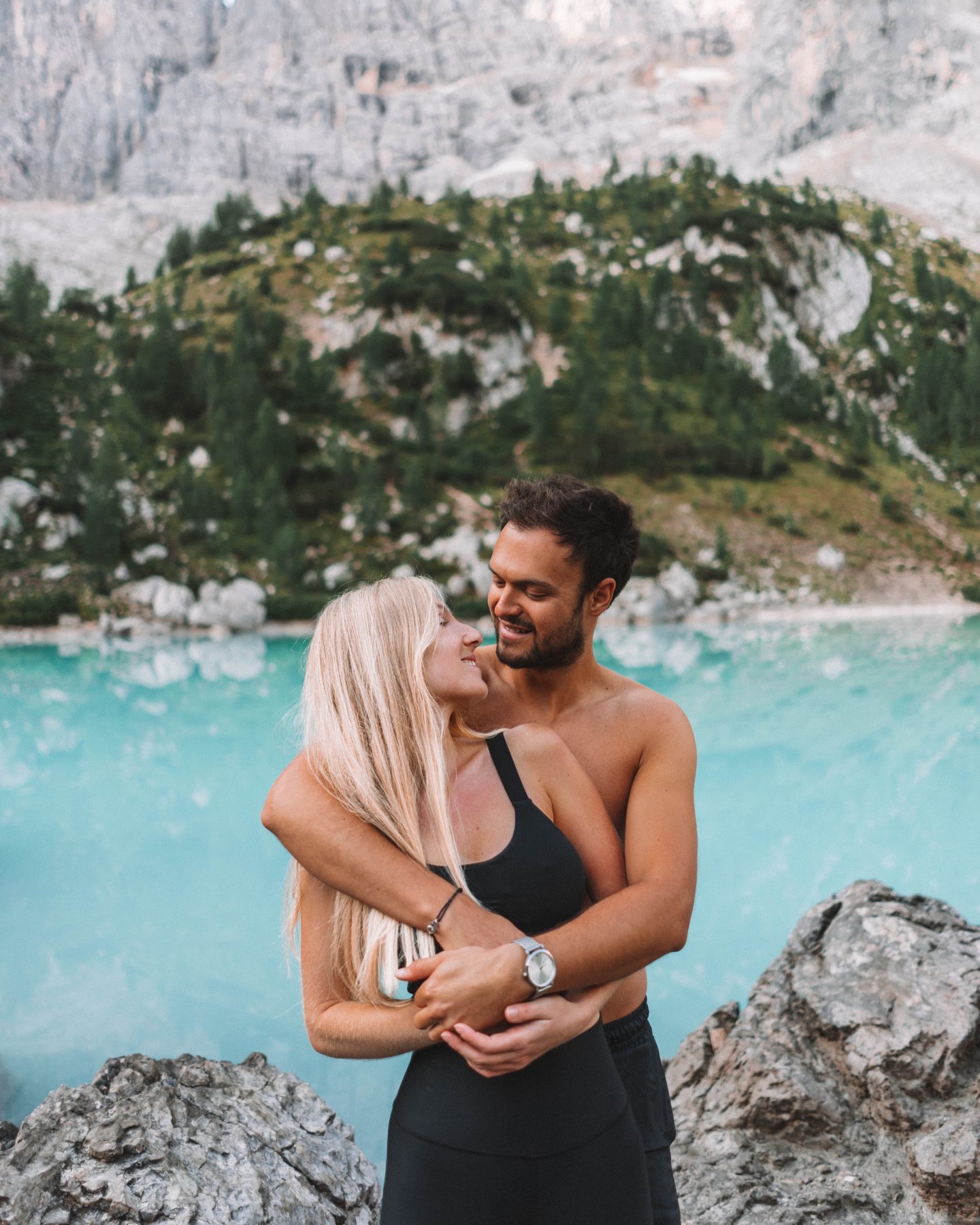 How to take couple photo while you are traveling around the world