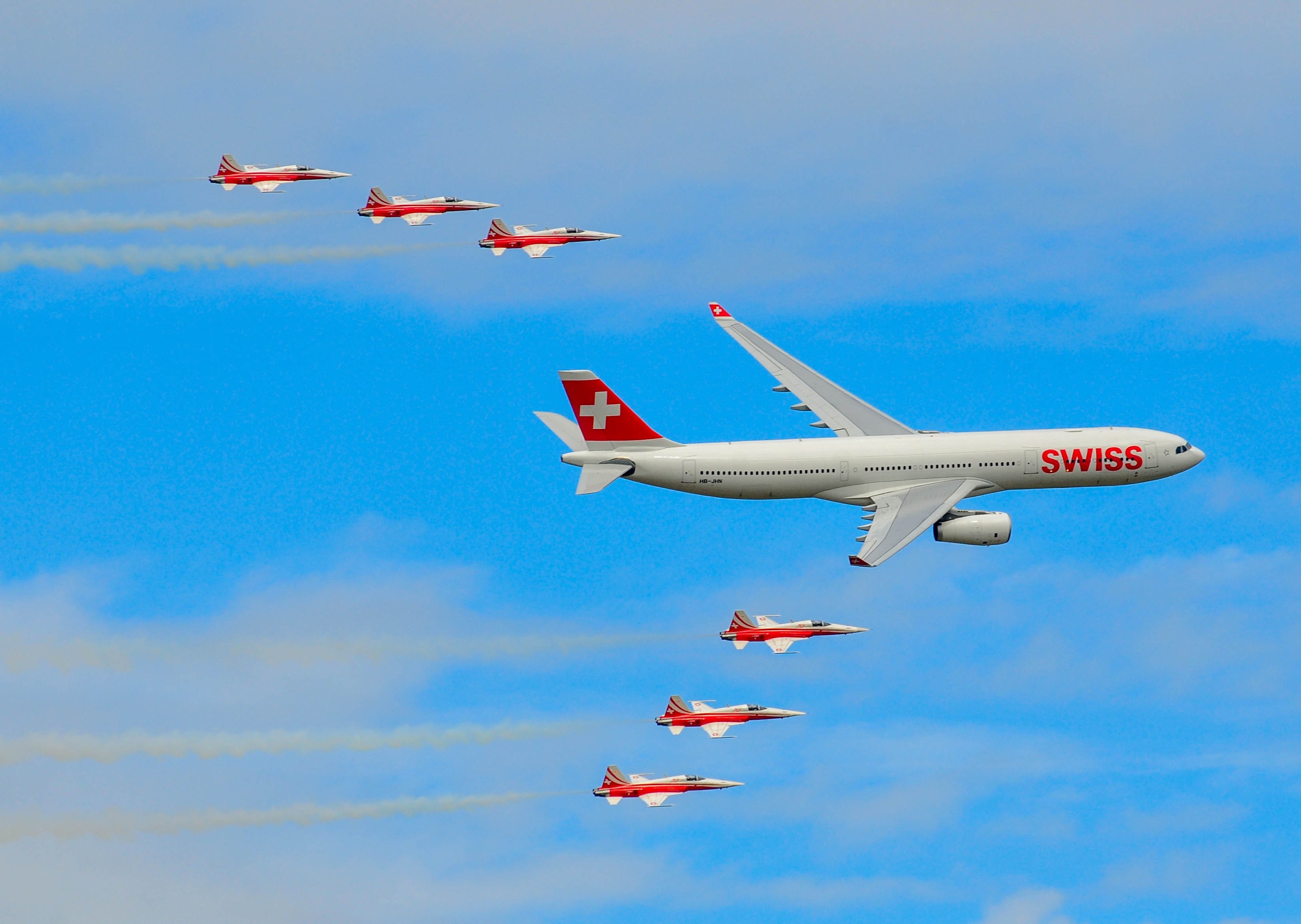 Wallpaper / airbus et patrouille suisse 4k wallpaper free download