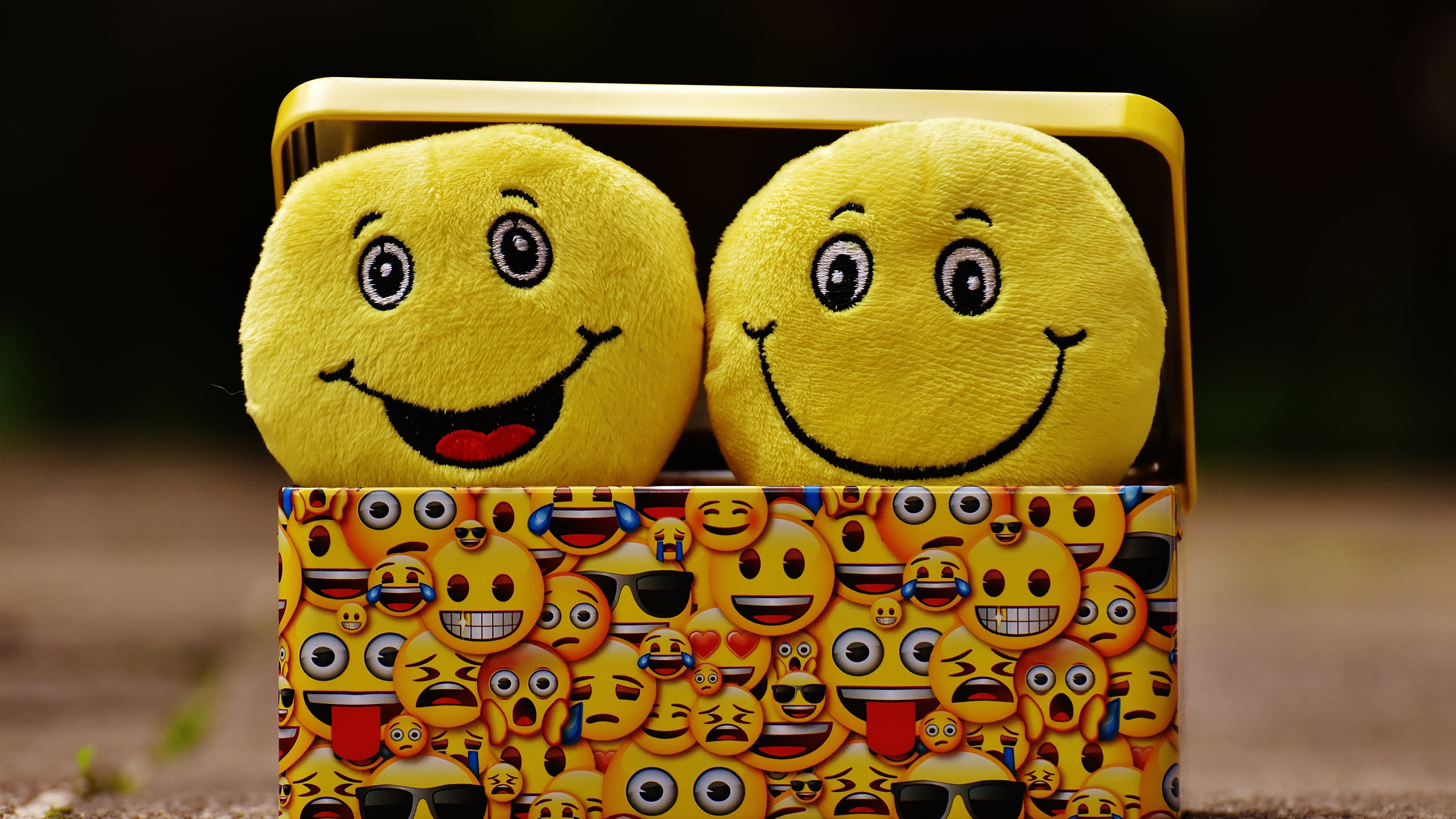 Emoji Wallpaper 4K, Smileys, Yellow box