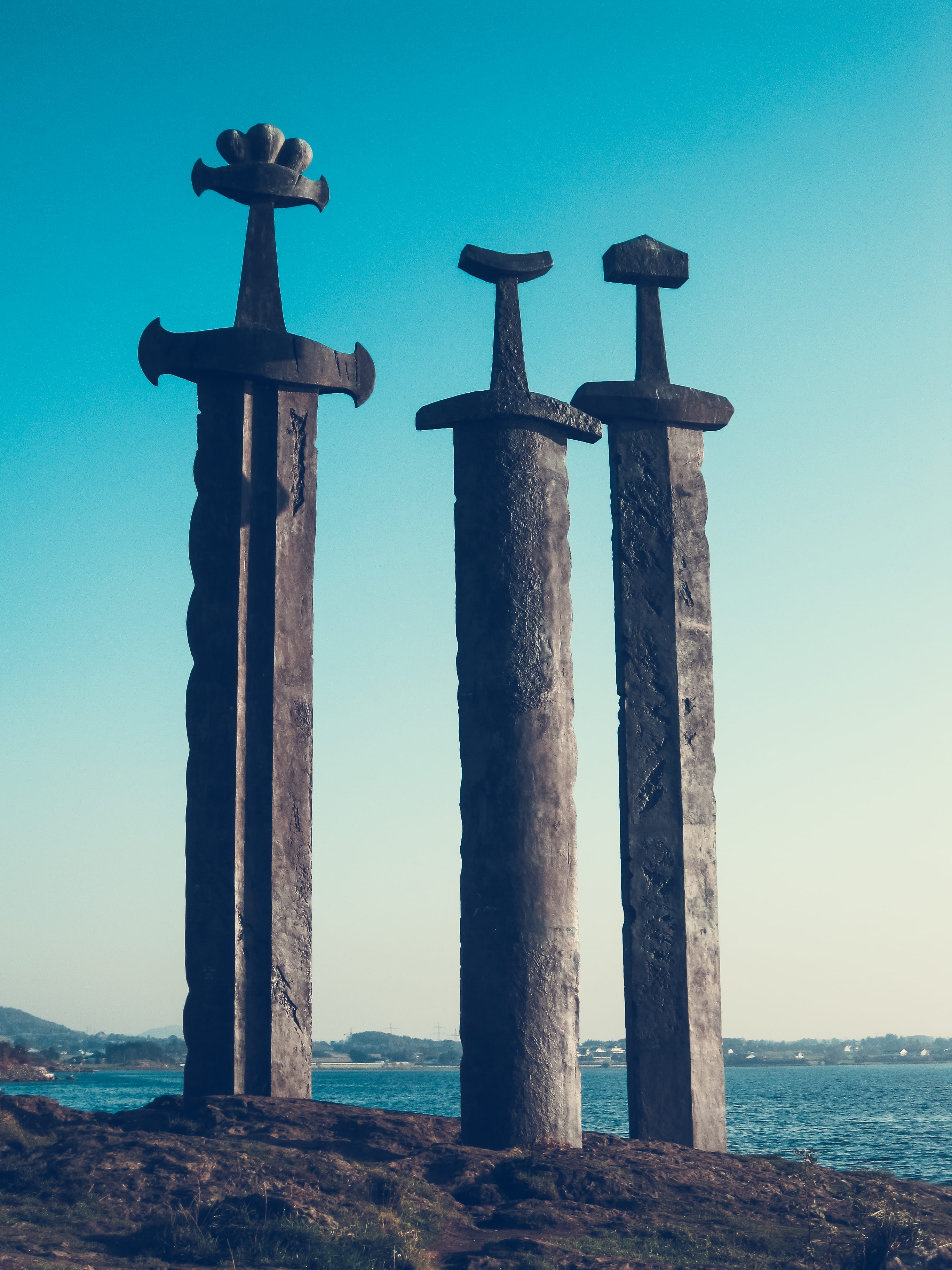 Wallpaper / stone, water, blue, no people, nature, norway, viking, statue, clear sky, norse, sea, outside, pole, architecture, outdoors, horizon, 2K, outdoor, built structure free download