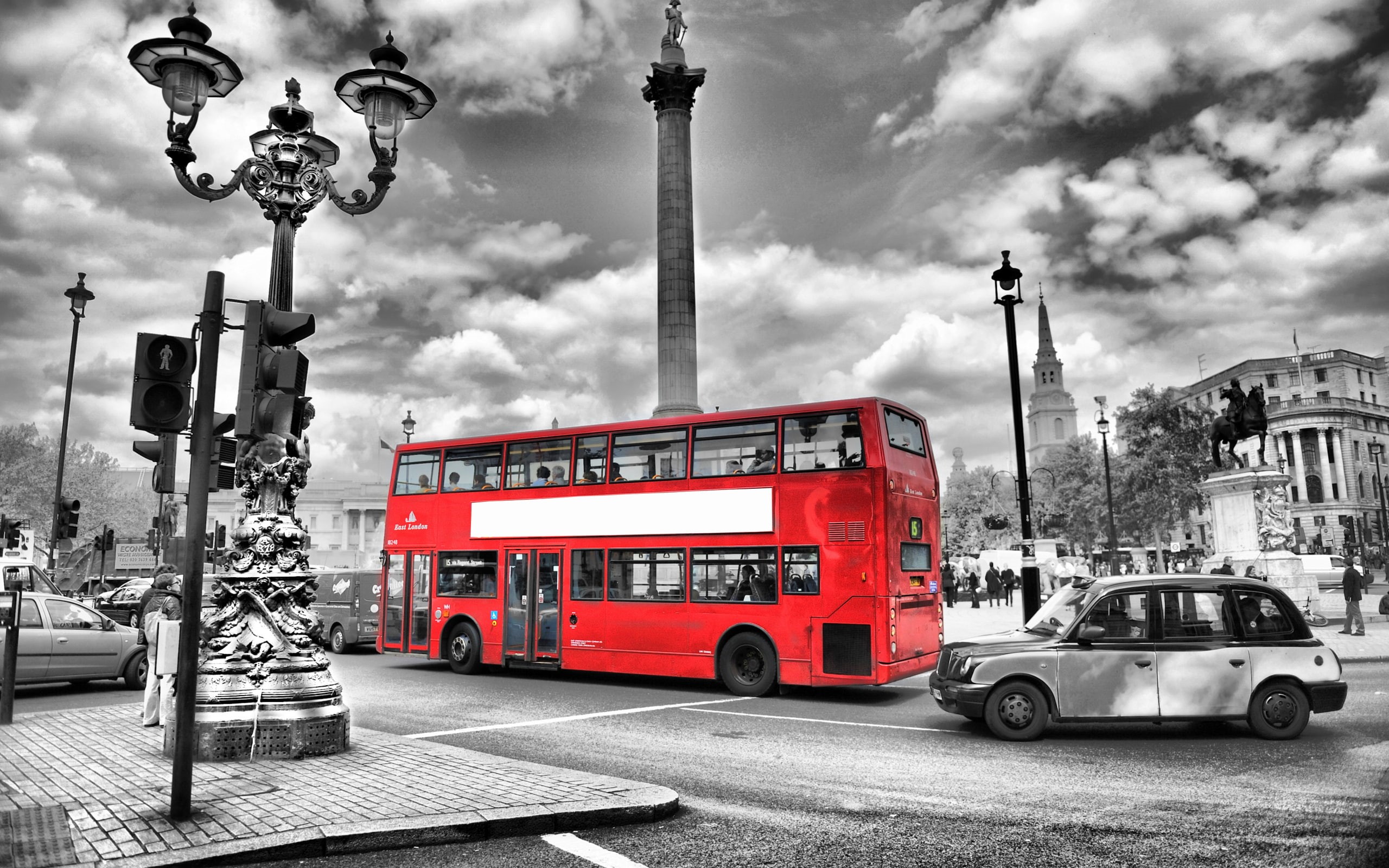 Wallpaper / street, white, night, london, england, city, 2K, road, lights, black, blur, bus free download