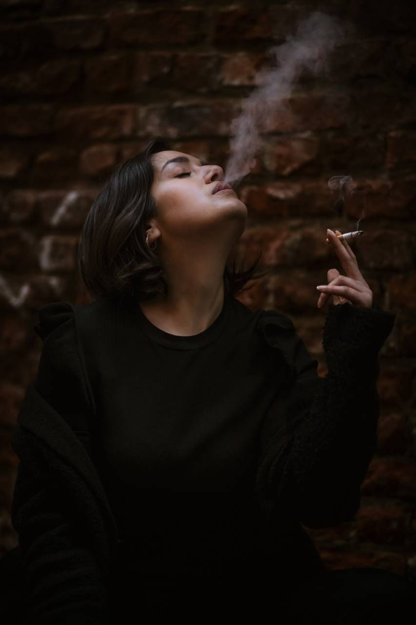 Model Smoke Wallpaper